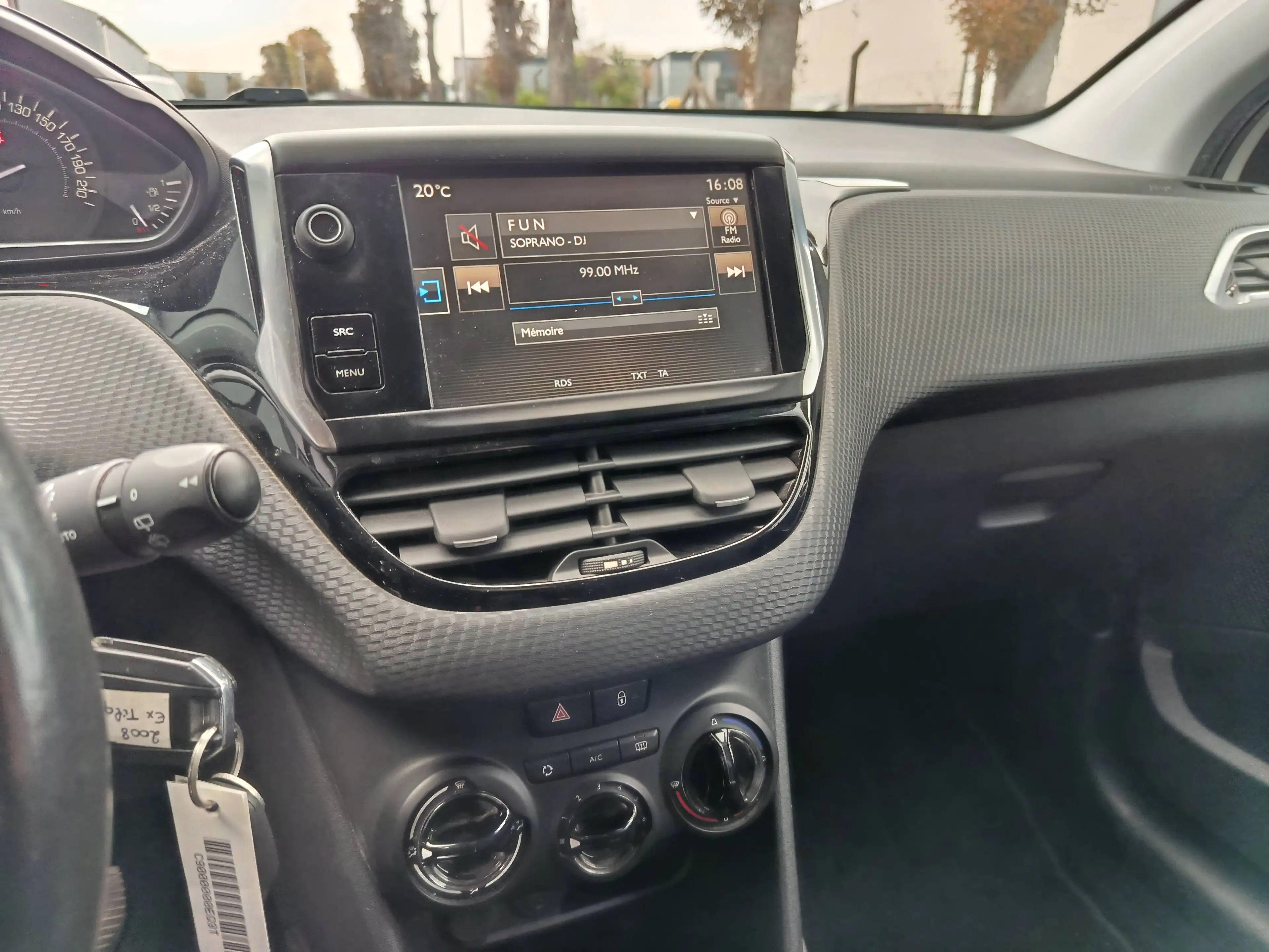 Peugeot 2008 2008 1.2i PureTech Active S — photo 6