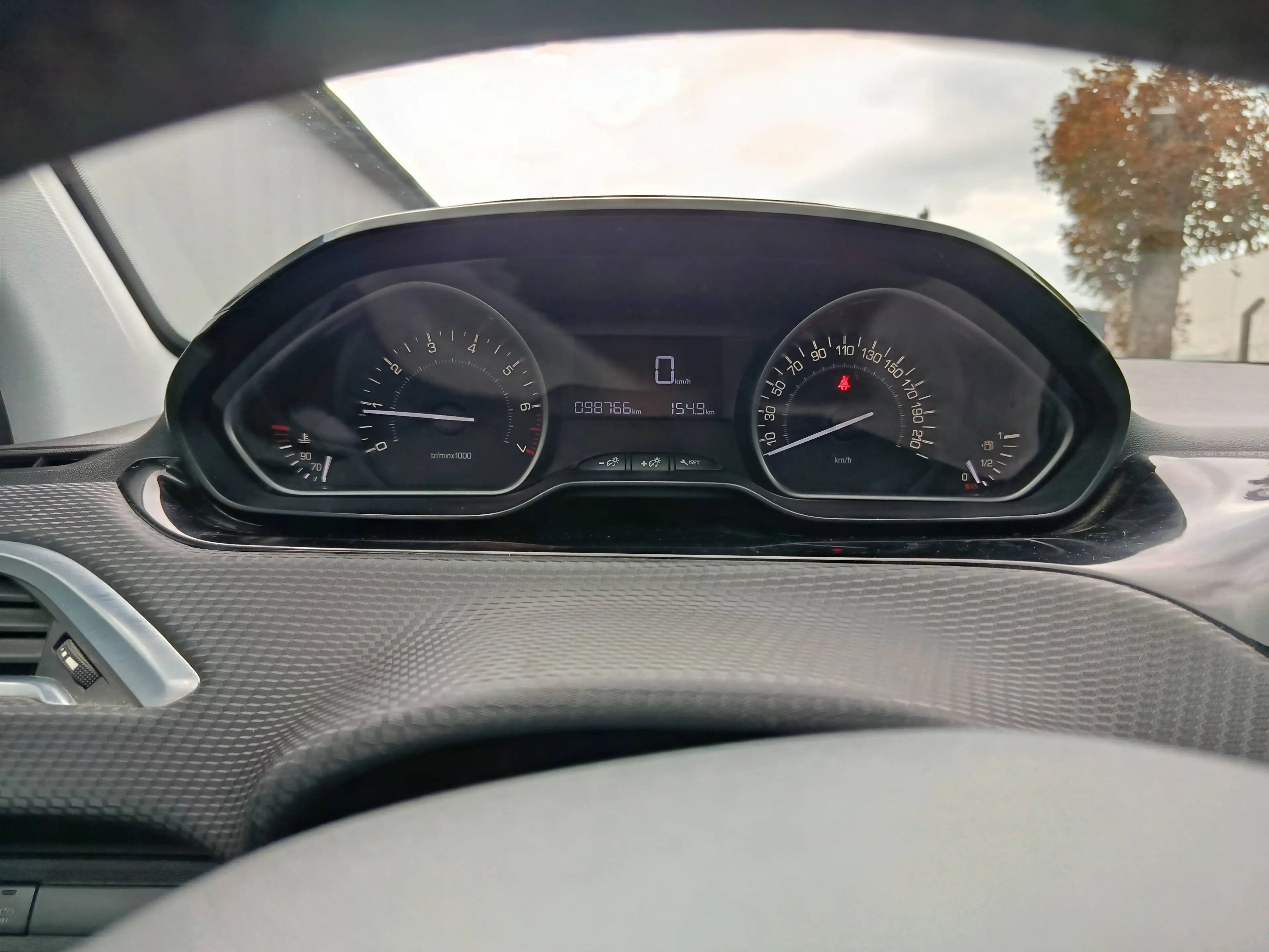 Peugeot 2008 2008 1.2i PureTech Active S — photo 5