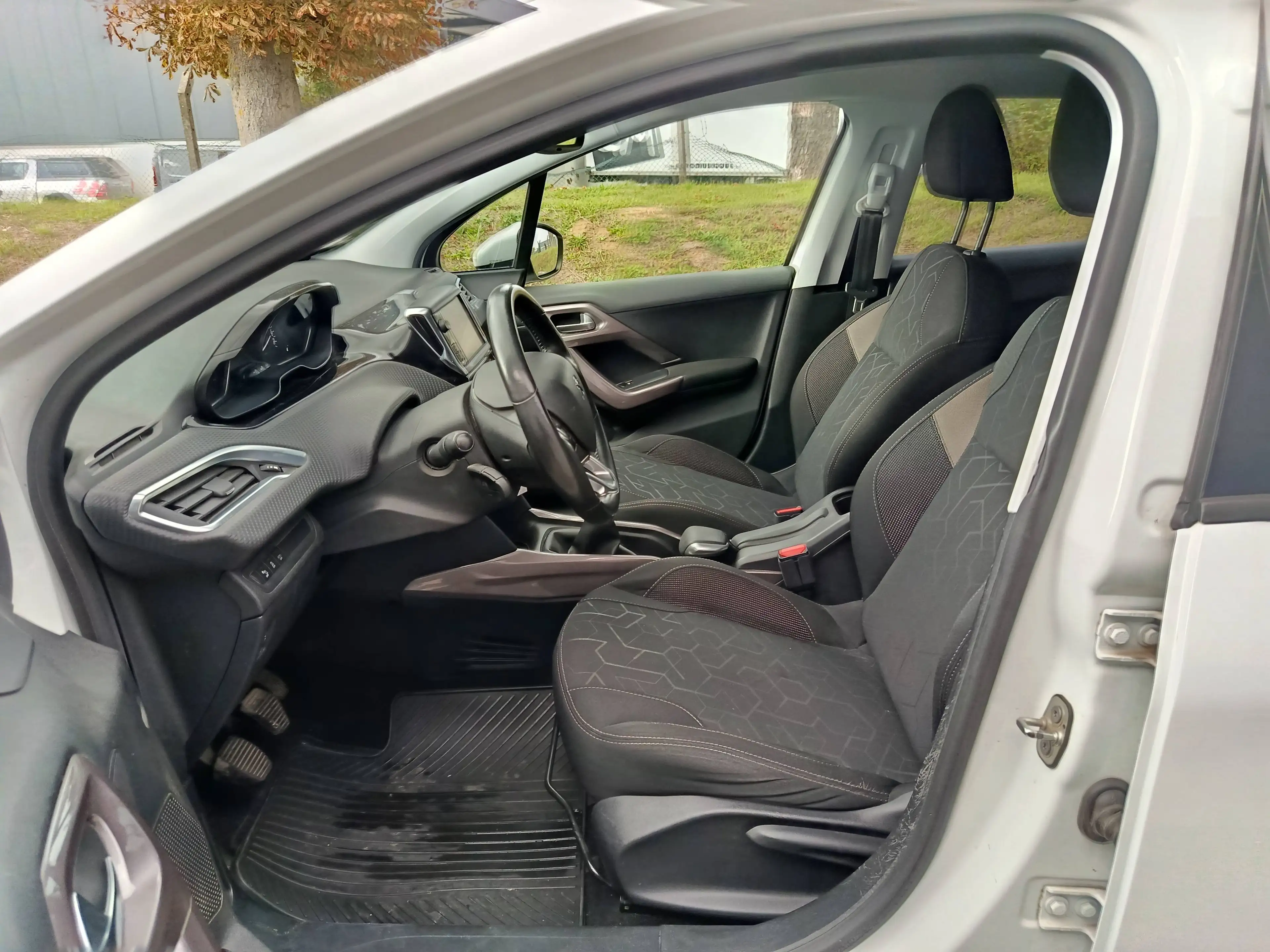 Peugeot 2008 2008 1.2i PureTech Active S — photo 8