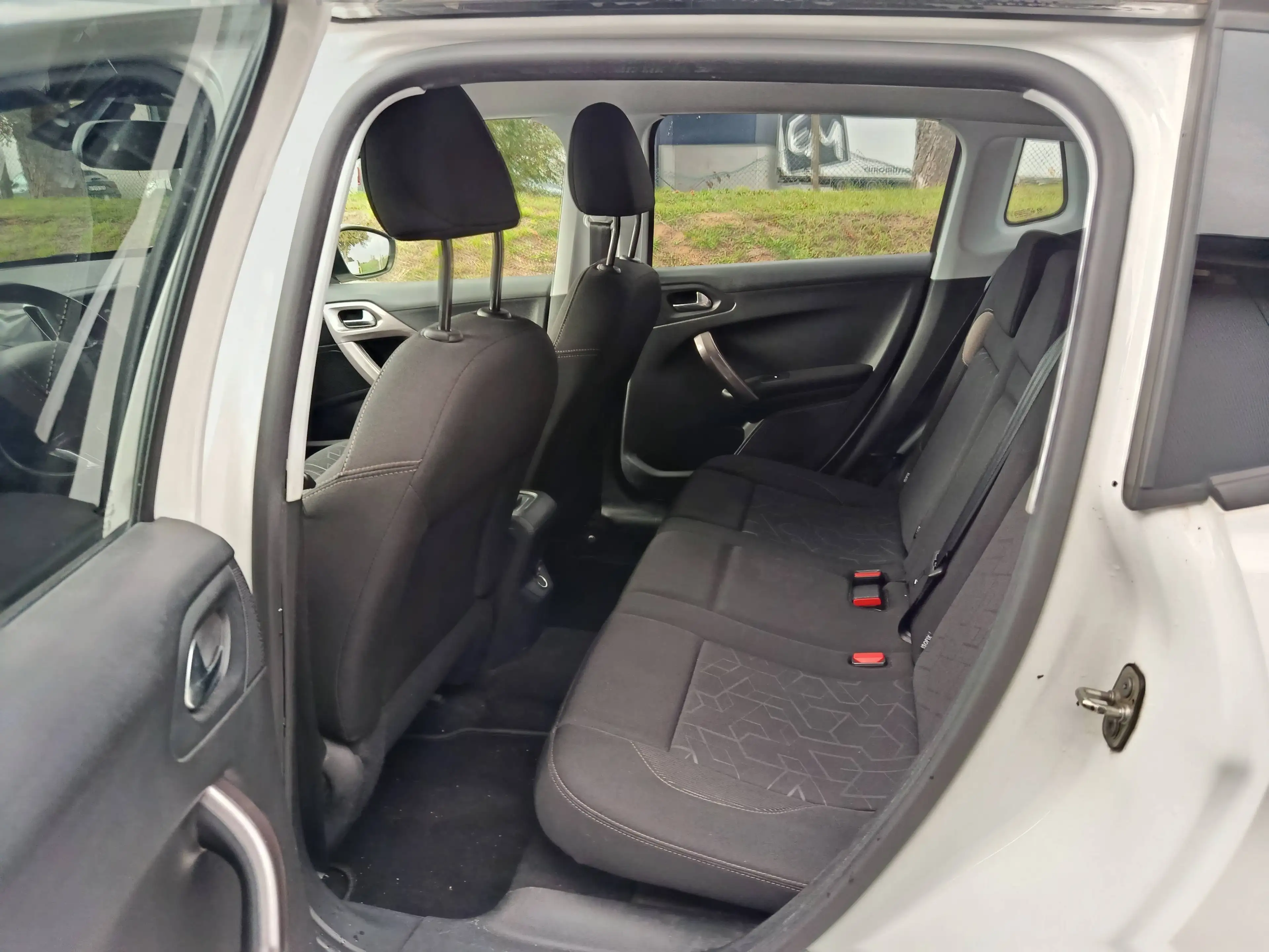Peugeot 2008 2008 1.2i PureTech Active S — photo 9