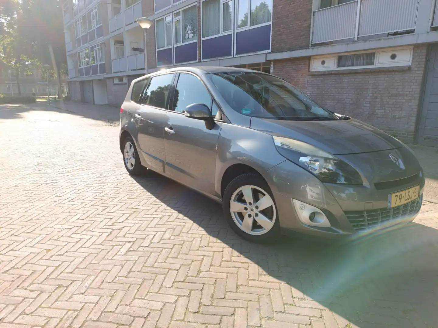 Renault Scenic Grand 2.0 Dynamique Grijs - 2