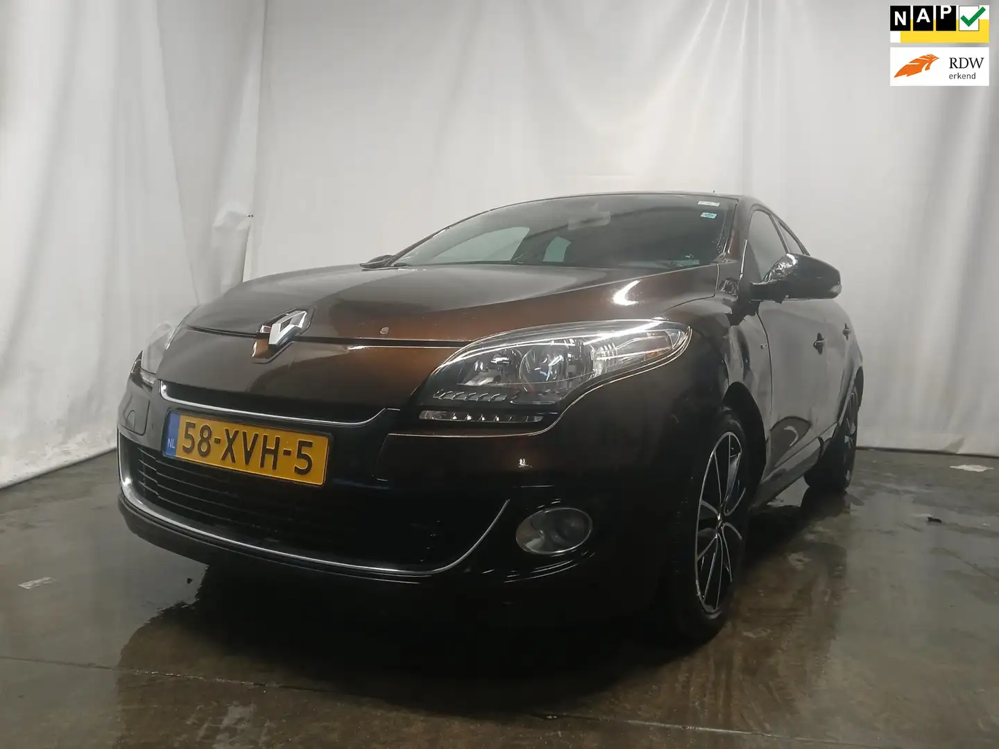 Renault Megane 1.5 dCi Bose - Linker Zijschade Braun - 1