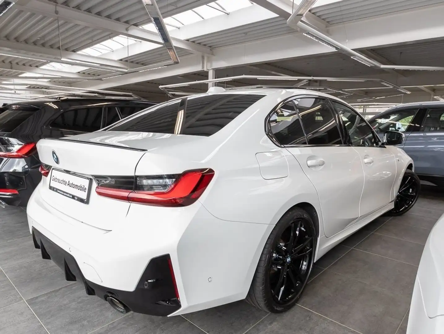 BMW 330 i Limousine (2022 - 2024) M Sportpaket DAB Weiß - 2