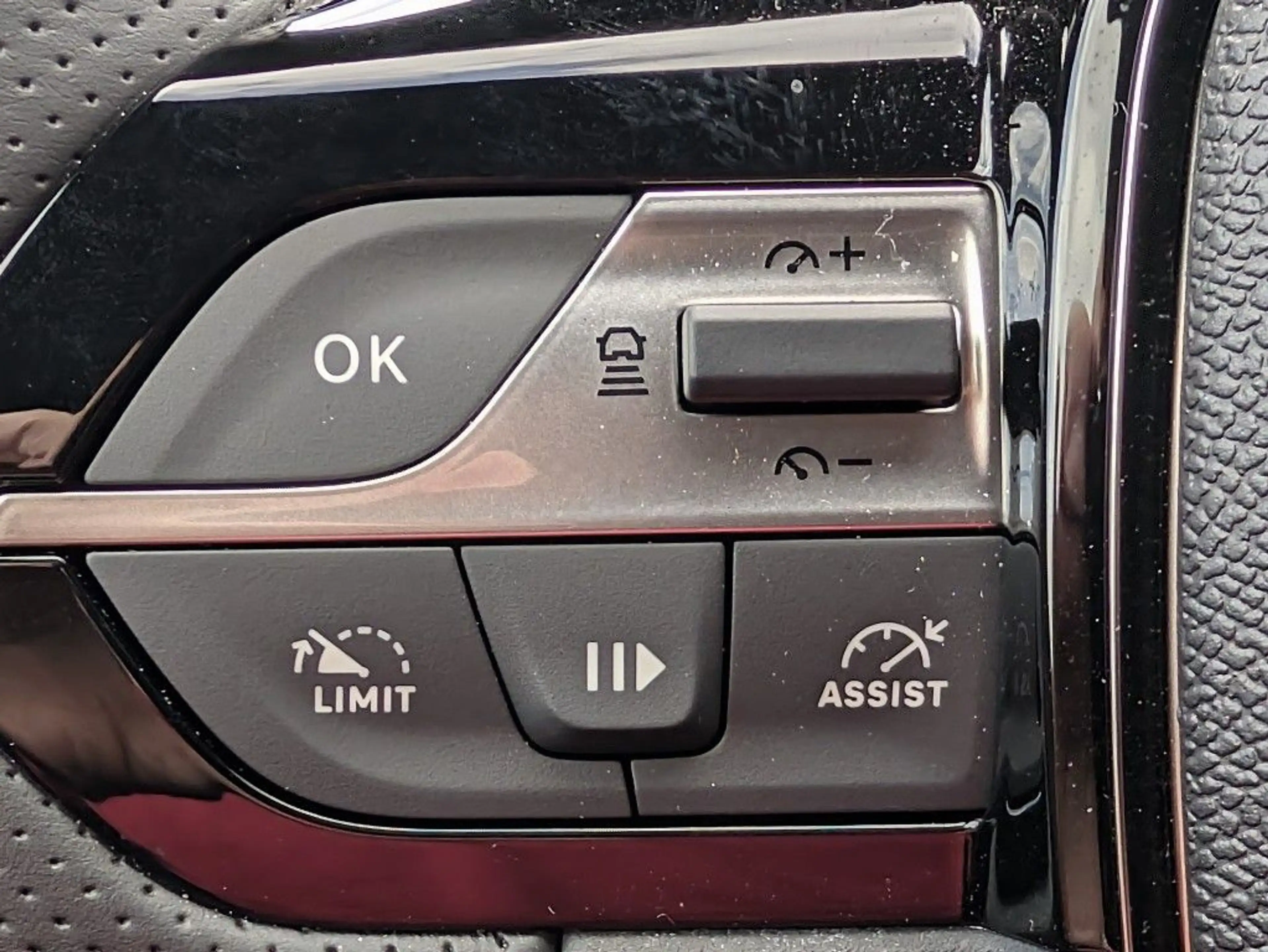Peugeot 408 HYBRID 145 e-DSC6 GT — photo 14