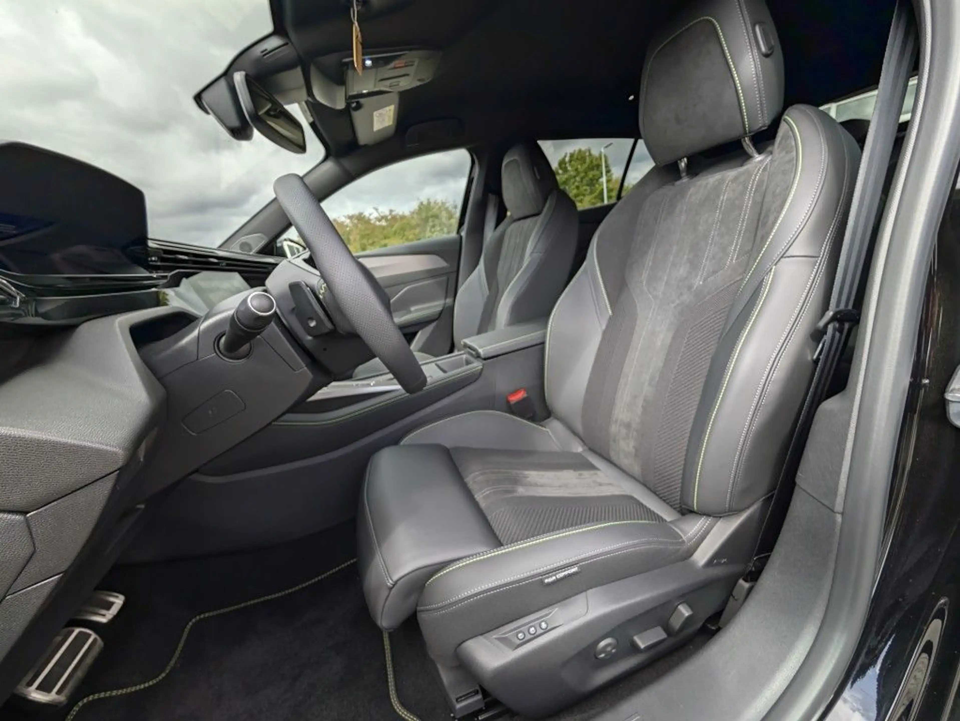 Peugeot 408 HYBRID 145 e-DSC6 GT — photo 5
