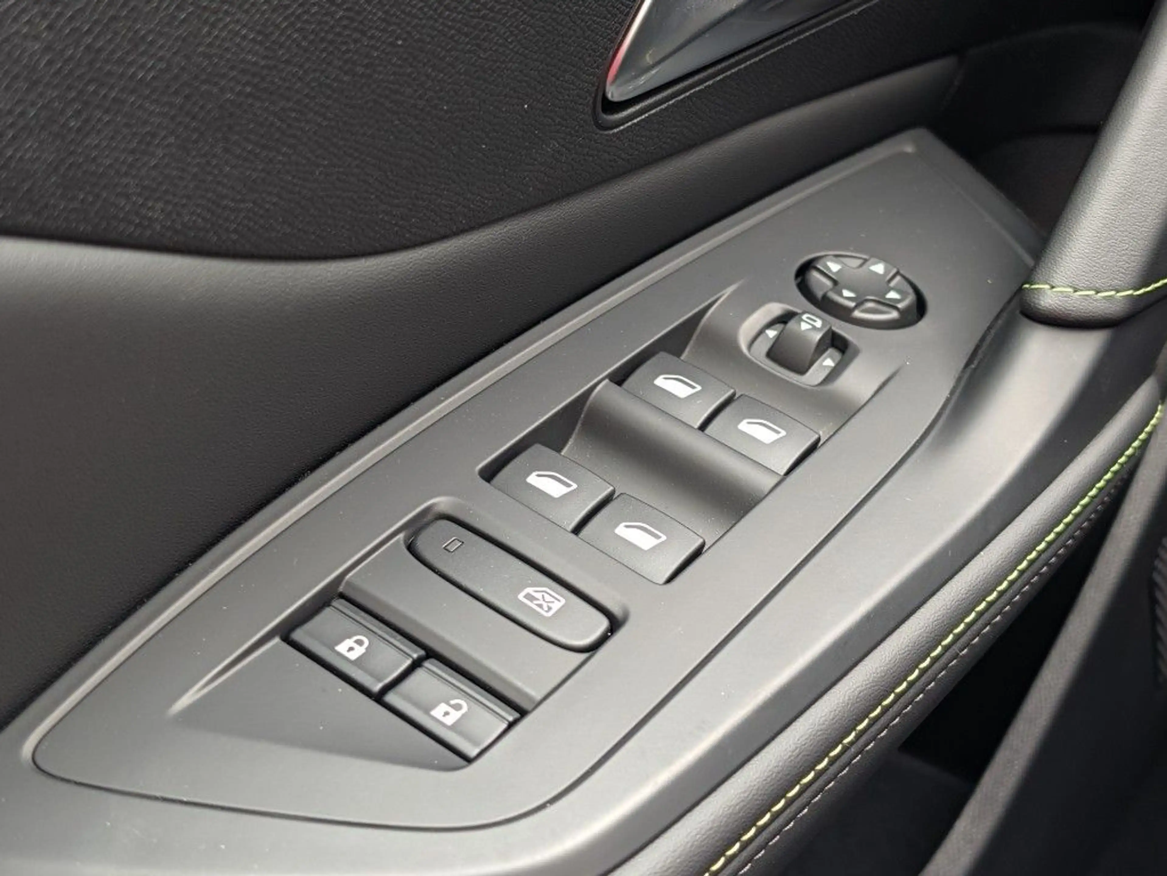 Peugeot 408 HYBRID 145 e-DSC6 GT — photo 11
