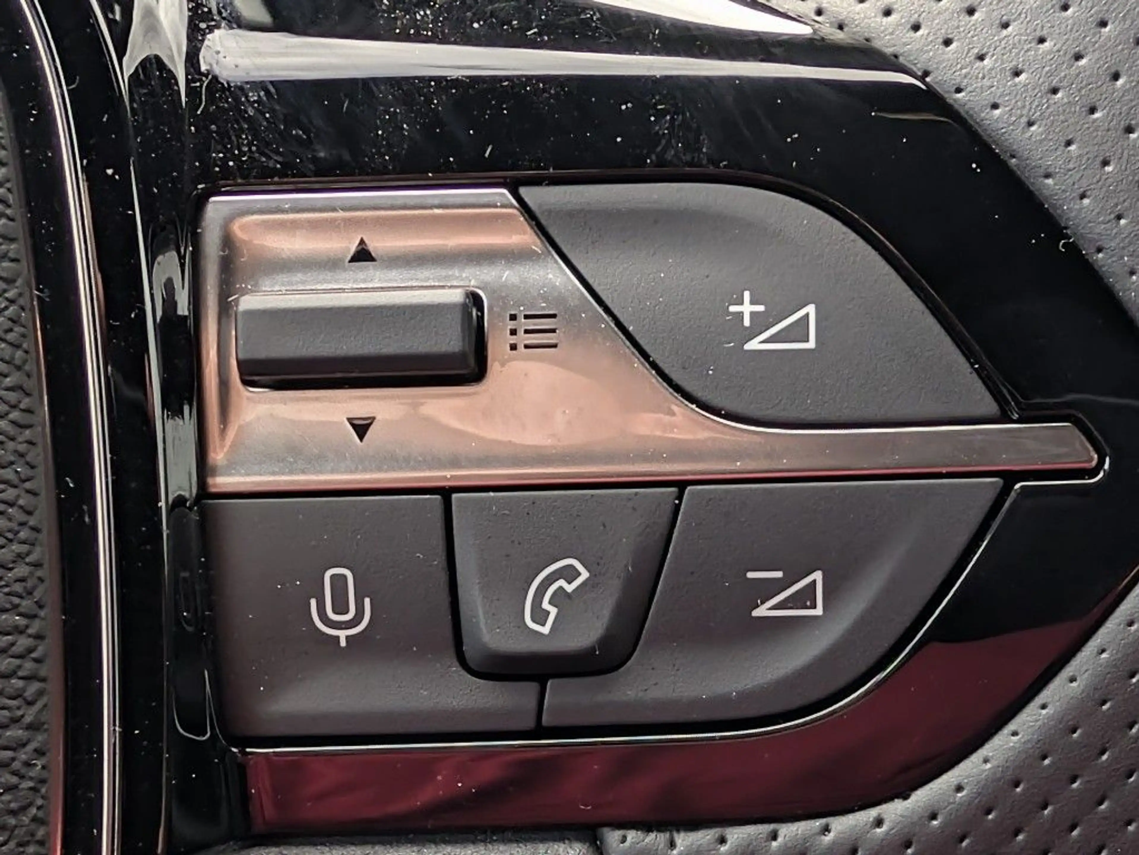 Peugeot 408 HYBRID 145 e-DSC6 GT — photo 15