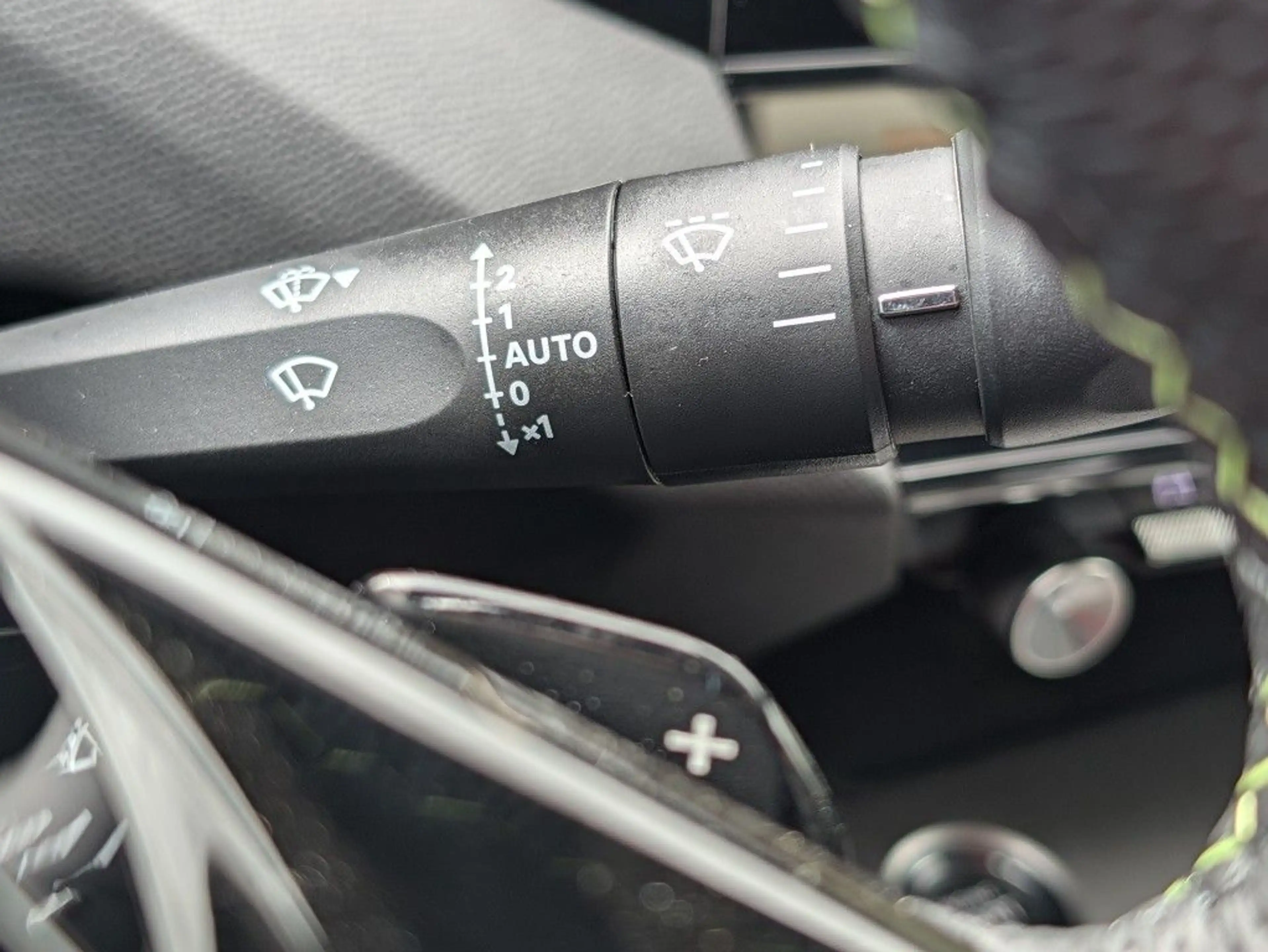 Peugeot 408 HYBRID 145 e-DSC6 GT — photo 13