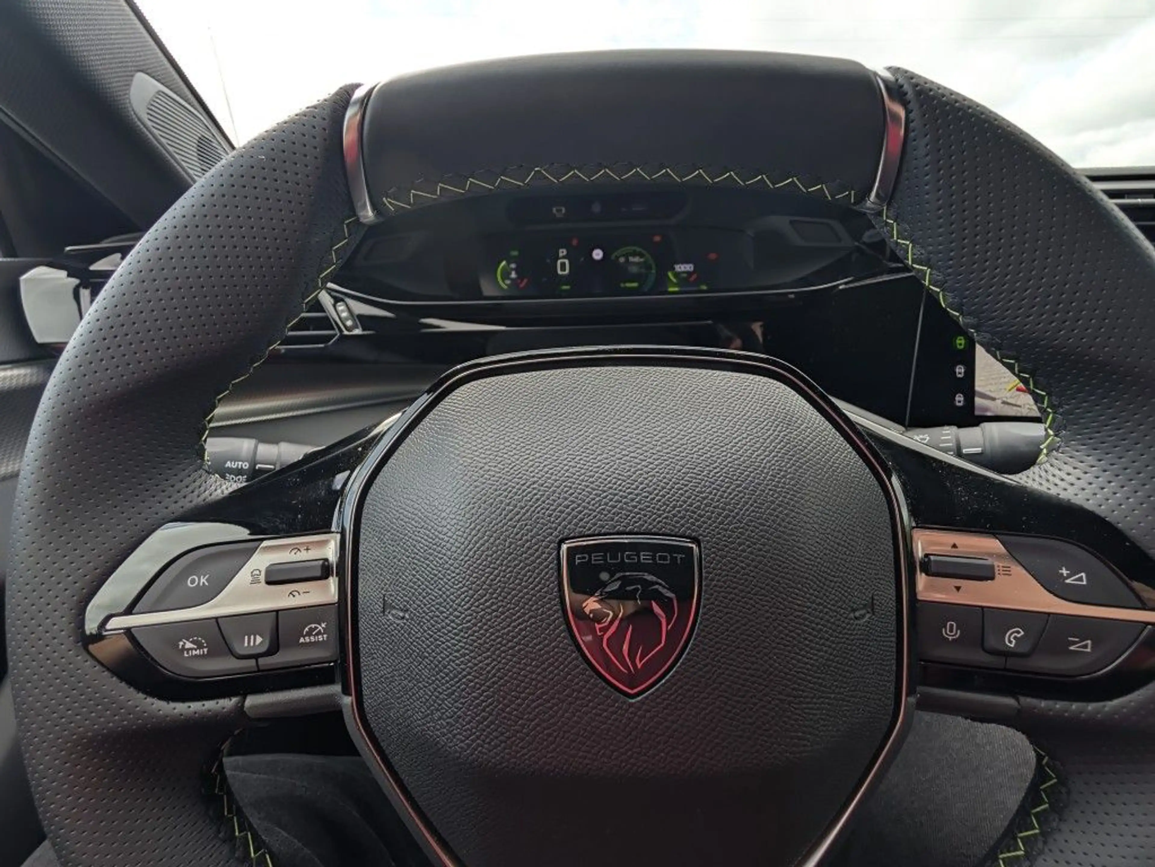 Peugeot 408 HYBRID 145 e-DSC6 GT — photo 7