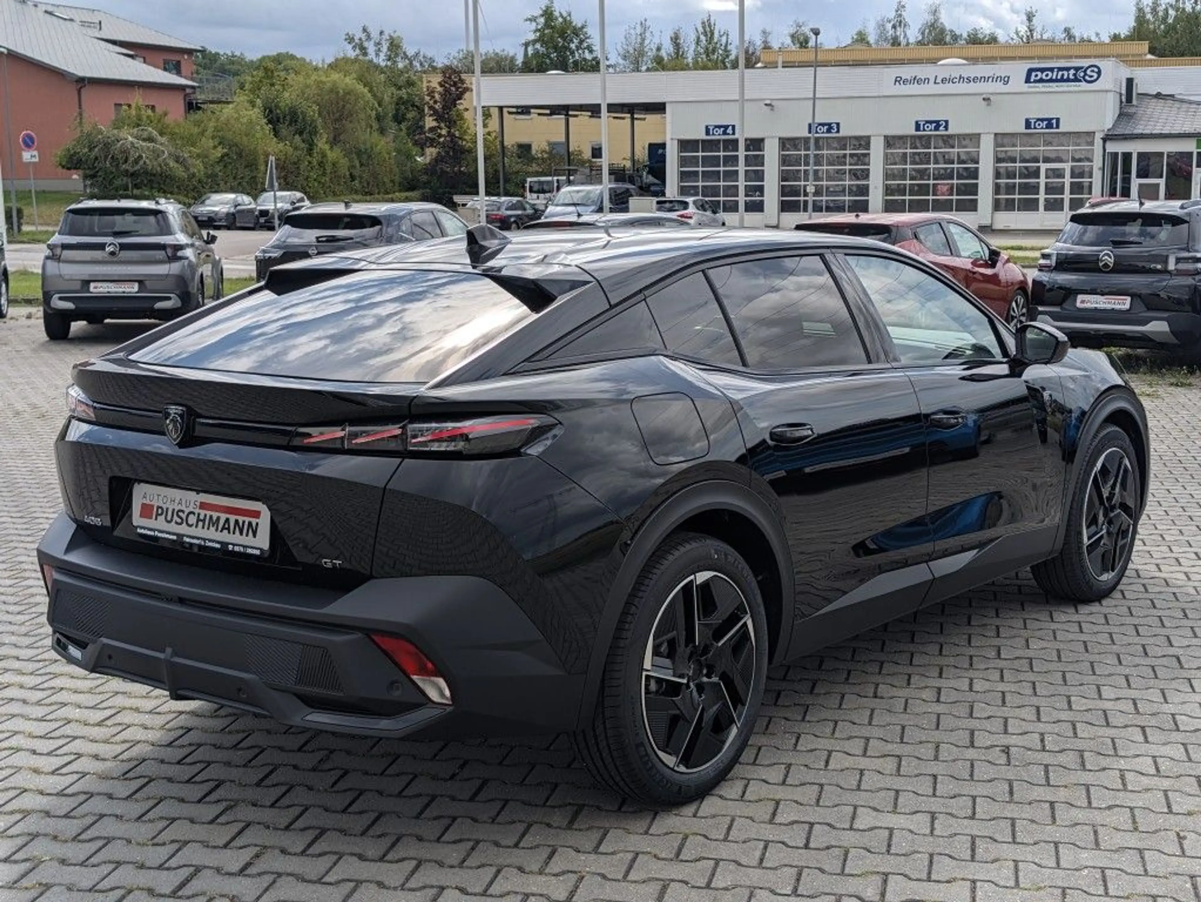 Peugeot 408 HYBRID 145 e-DSC6 GT — photo 4