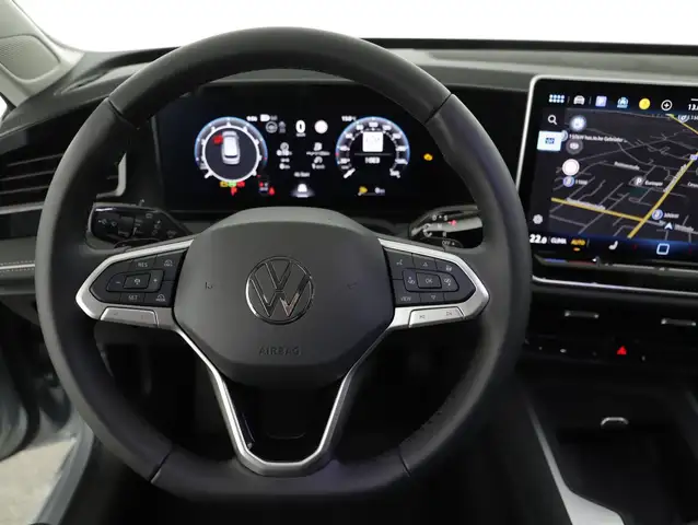 Volkswagen Passat view 13