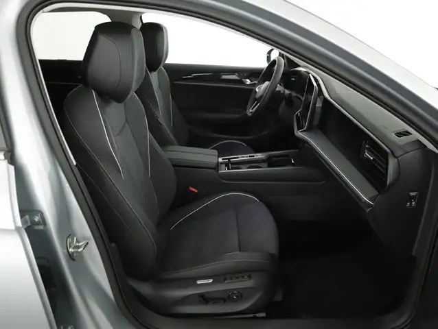 Volkswagen Passat view 9