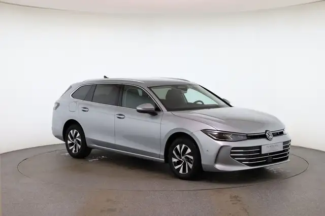 Volkswagen Passat view 2