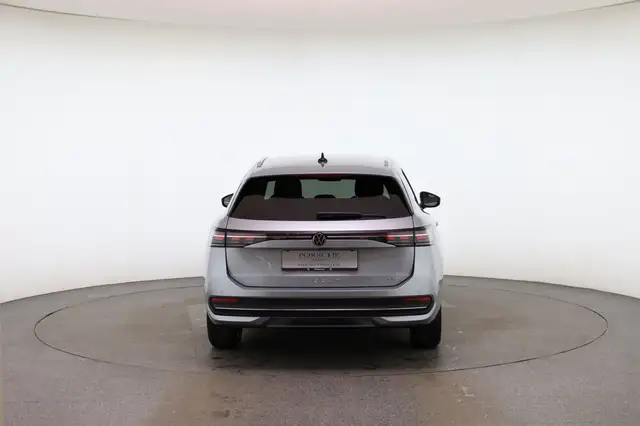 Volkswagen Passat view 6