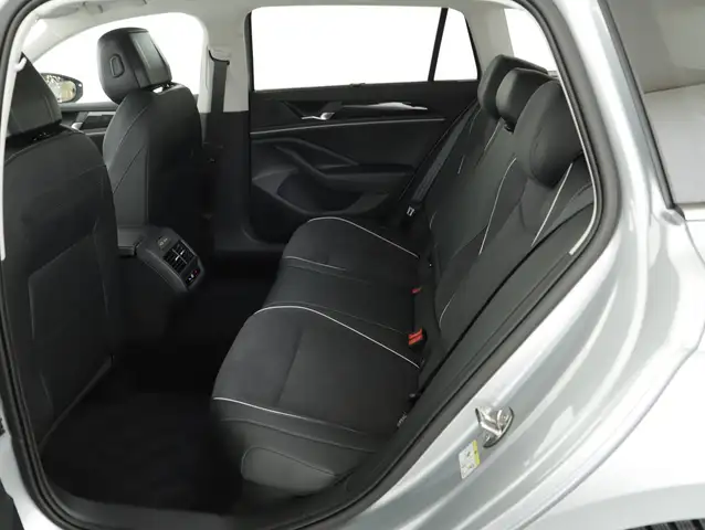 Volkswagen Passat view 10