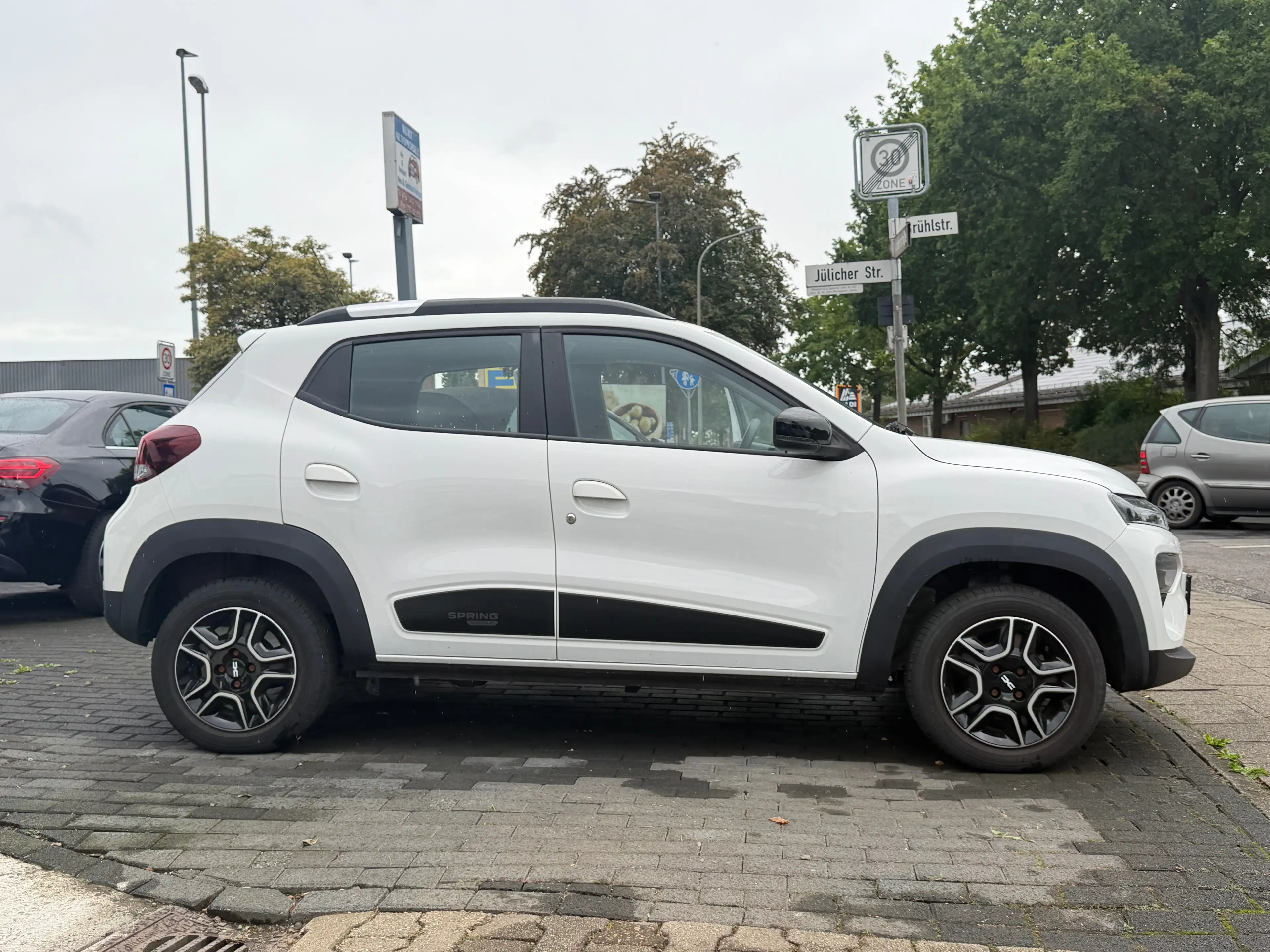 Dacia Spring Essential — photo 9