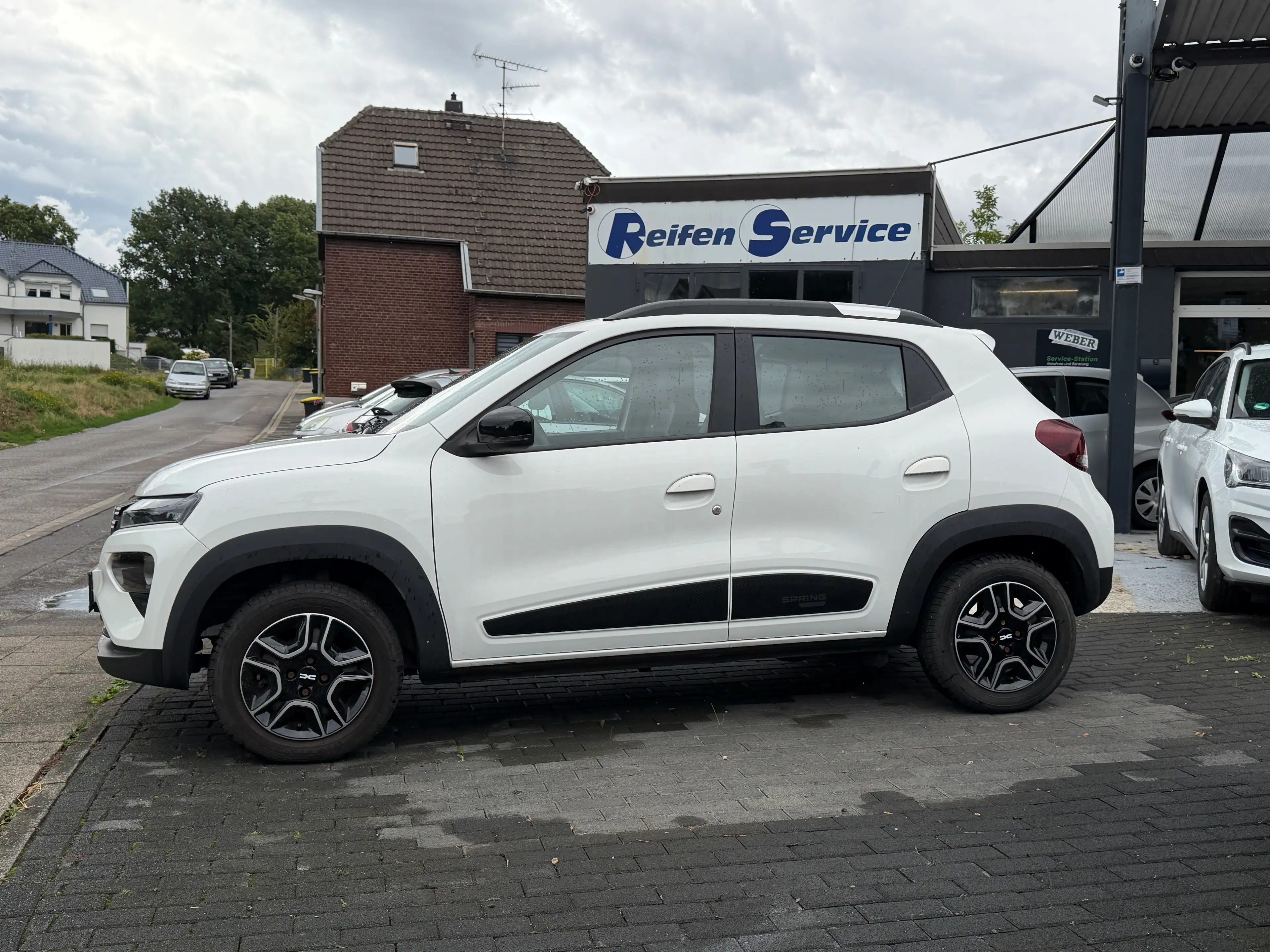 Dacia Spring Essential — photo 8