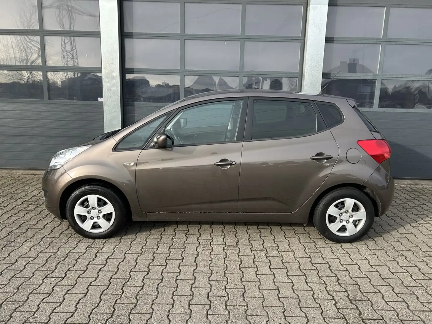 Kia Venga 1.4 90pk Seven Brun - 2