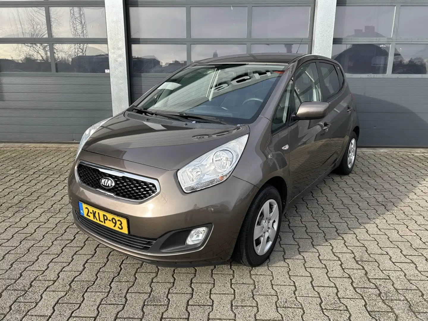 Kia Venga 1.4 90pk Seven Brun - 1