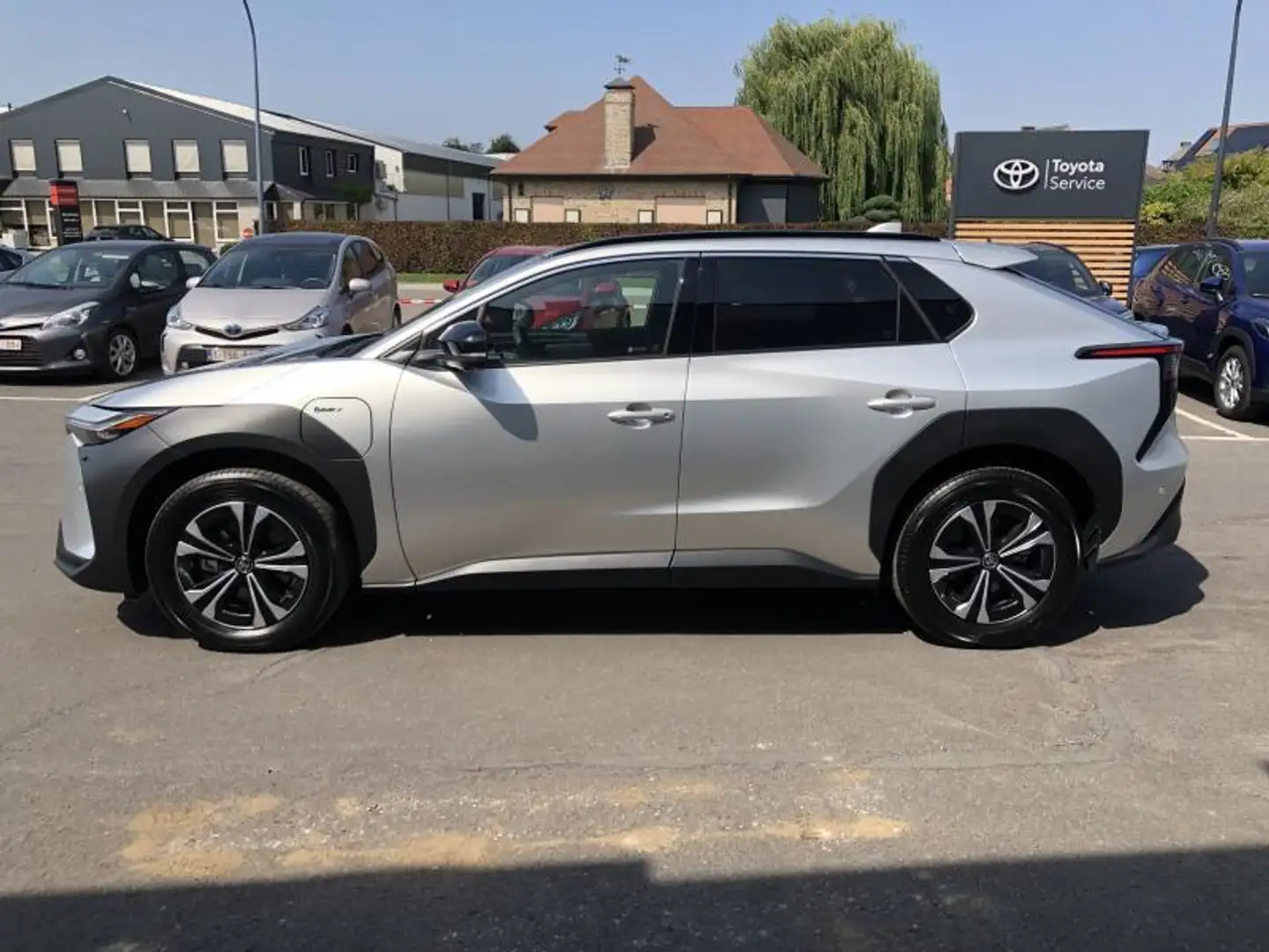 Toyota bZ4X Executive Zilver - 2