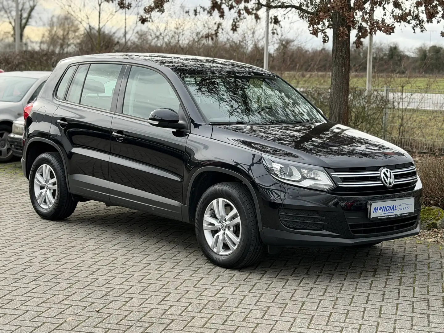 Volkswagen Tiguan Trend 2.0 TDI 4-Motion / Navi / Scheckheft Schwarz - 1