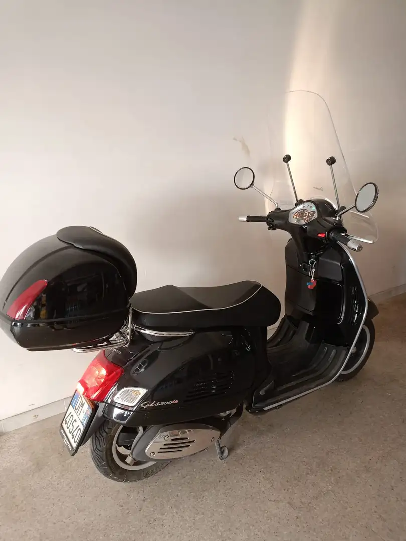 Vespa GTS Super 300 Nero - 1