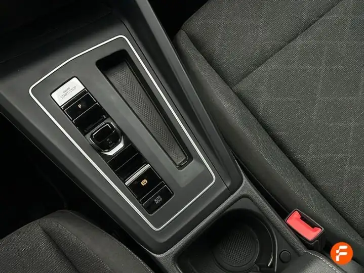 Volkswagen Golf 8 2.0 TDI 2023, foto 22