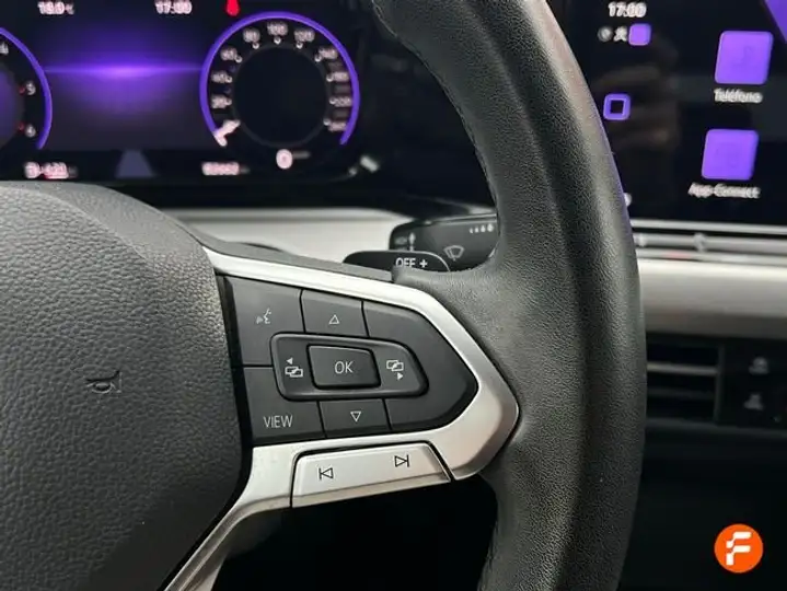 Volkswagen Golf 8 2.0 TDI 2023, foto 17
