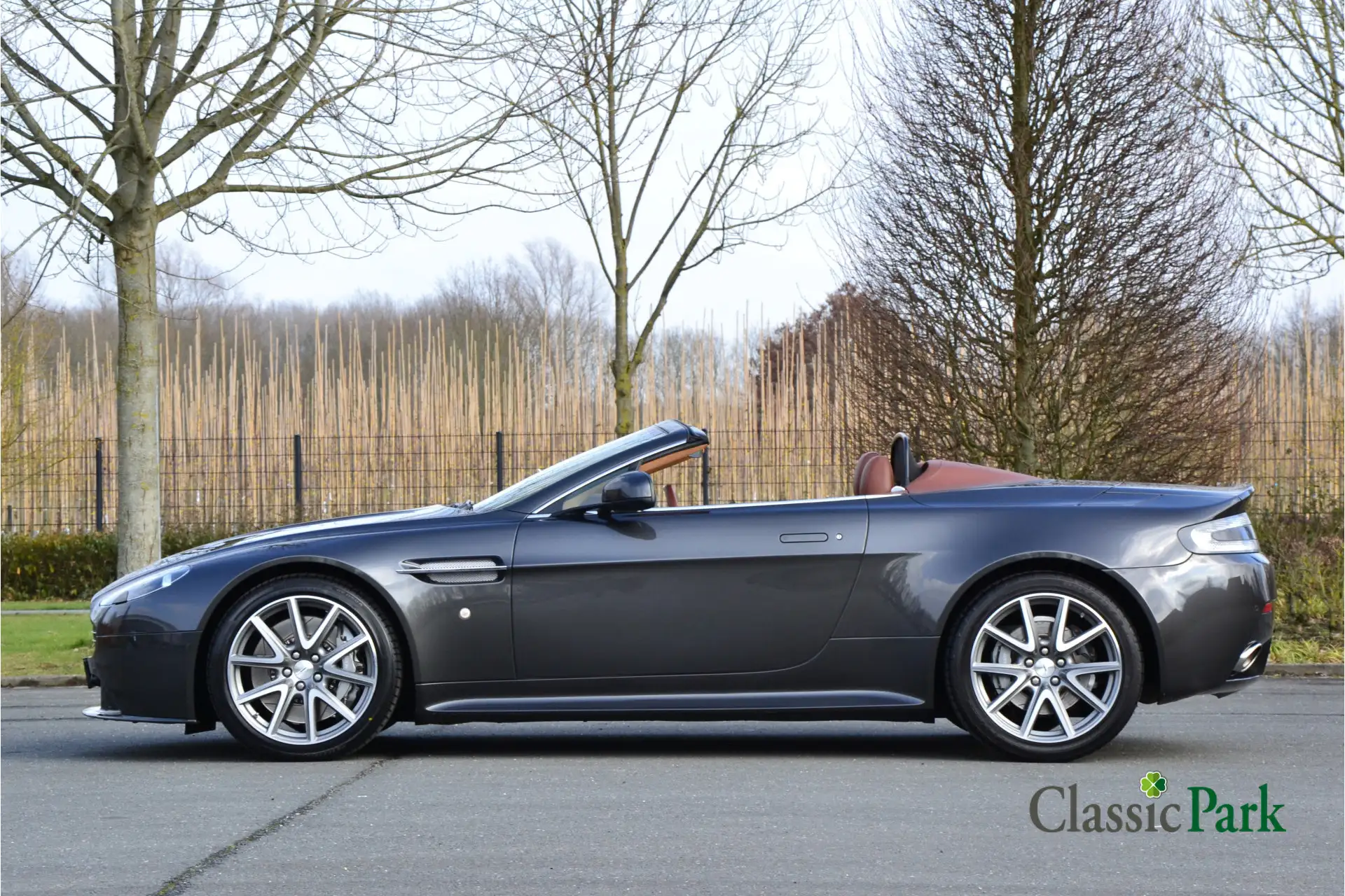 애스턴마틴 밴티지 Roadster 2013 블랙 사진 2