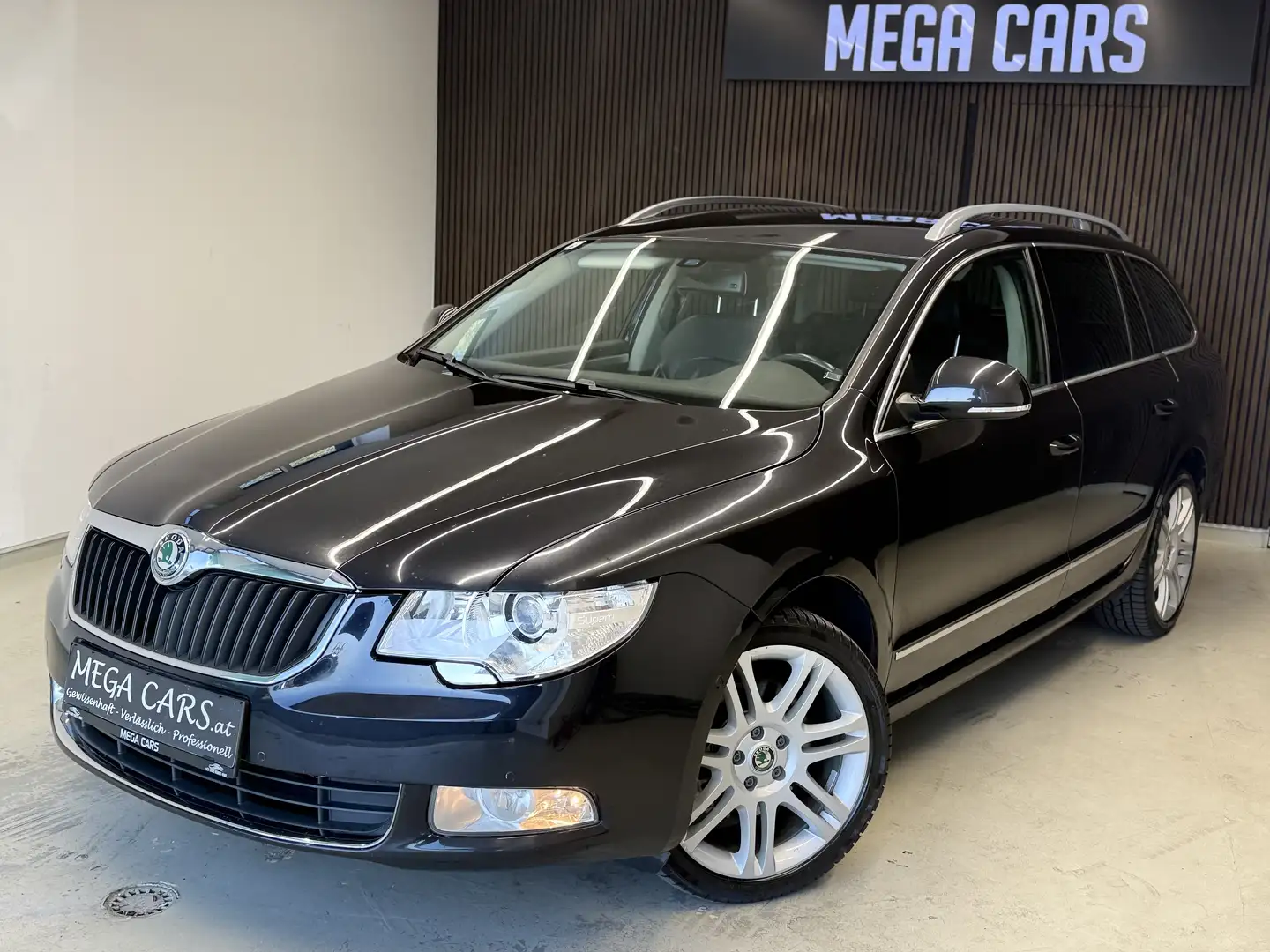 Skoda Superb Elegance 4x4 Aut. / LEDER / NAVI / SITZH. / Schwarz - 1