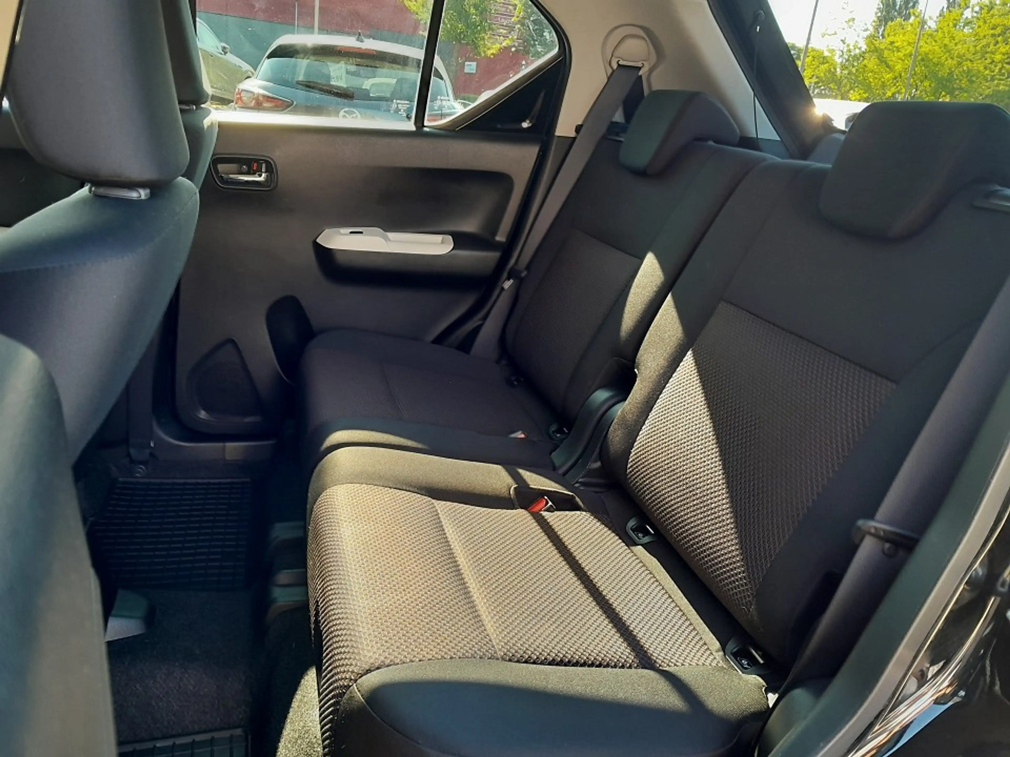 Suzuki Ignis 1.2 Comfort+ 4x4 Navi LED Standheizung (1. Hand!) — photo 9