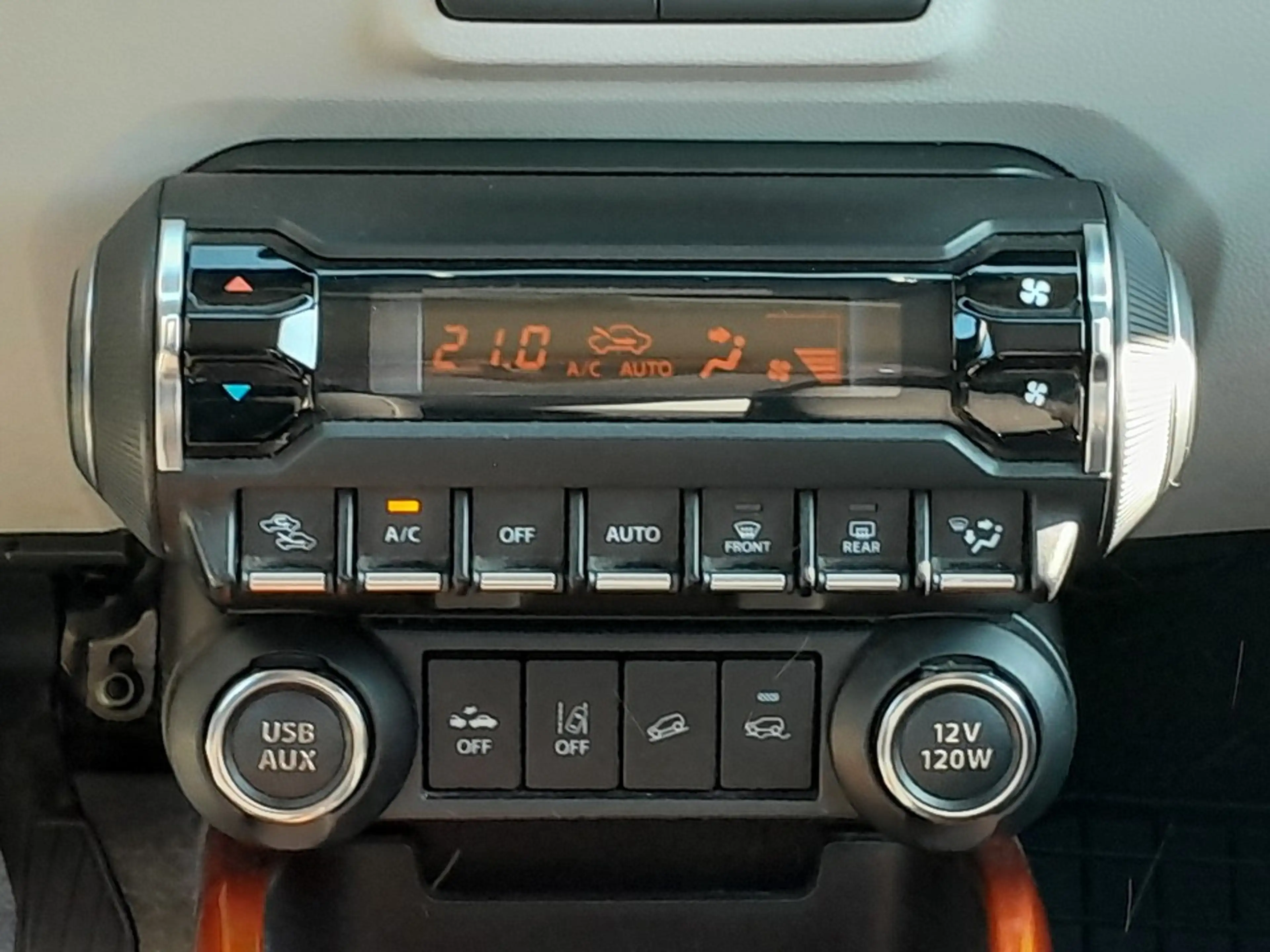 Suzuki Ignis 1.2 Comfort+ 4x4 Navi LED Standheizung (1. Hand!) — photo 13
