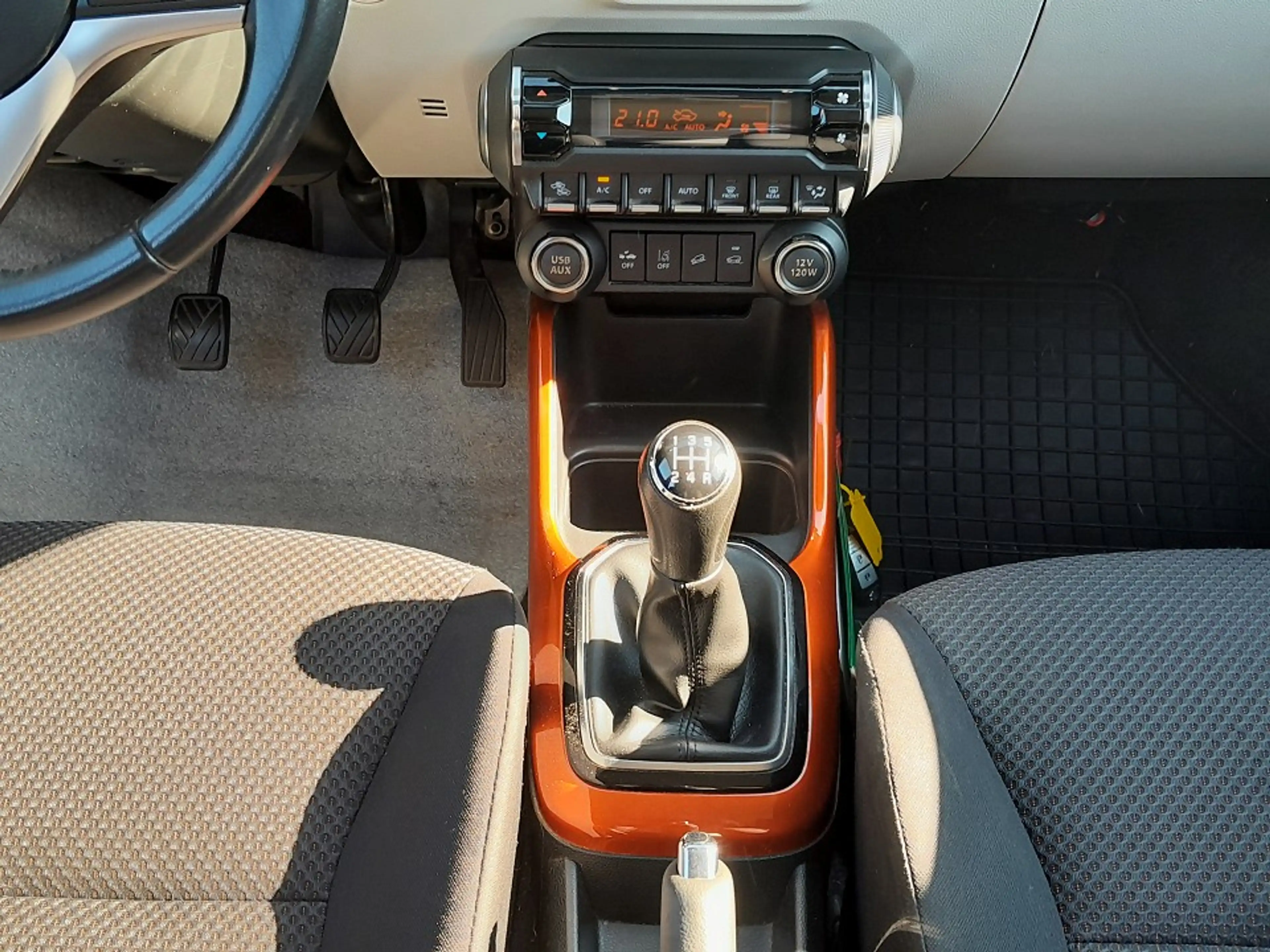 Suzuki Ignis 1.2 Comfort+ 4x4 Navi LED Standheizung (1. Hand!) — photo 11