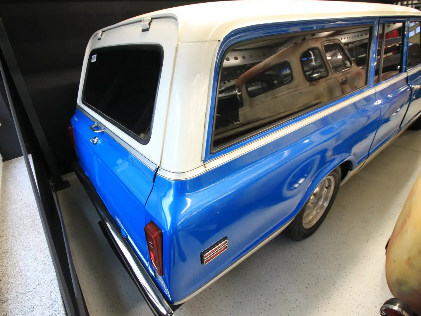 Chevrolet Suburban Big Block Albastru - 2