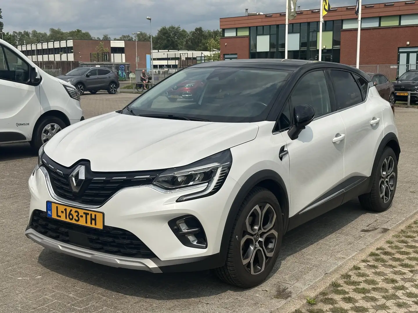 Renault Captur 1.3 TCe 130 Edition One Wit - 2