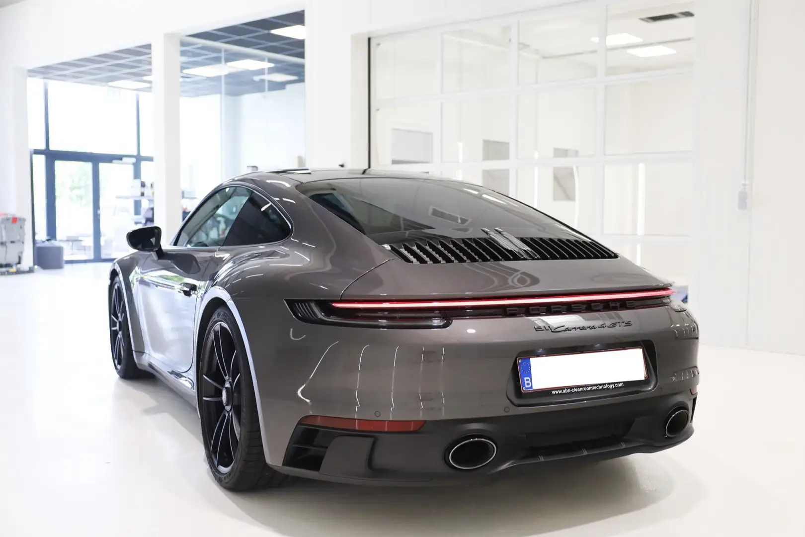 Porsche 992 911 Carrera 4 GTS PDK Grijs - 2
