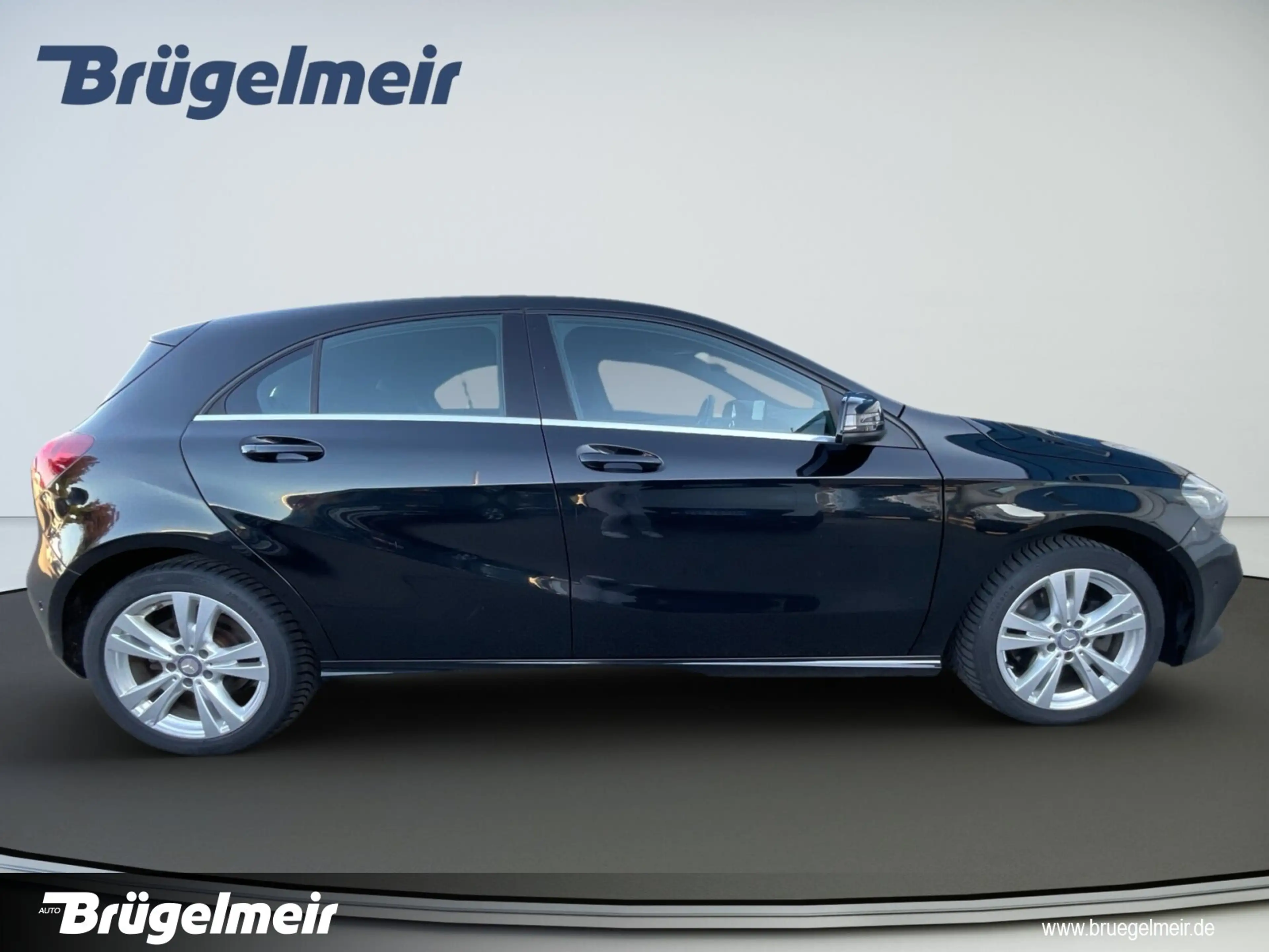 Mercedes-Benz A 200 A 200 Urban Automatik+NAVI+LED+TEILLEDER+SHZ+17" — photo 4