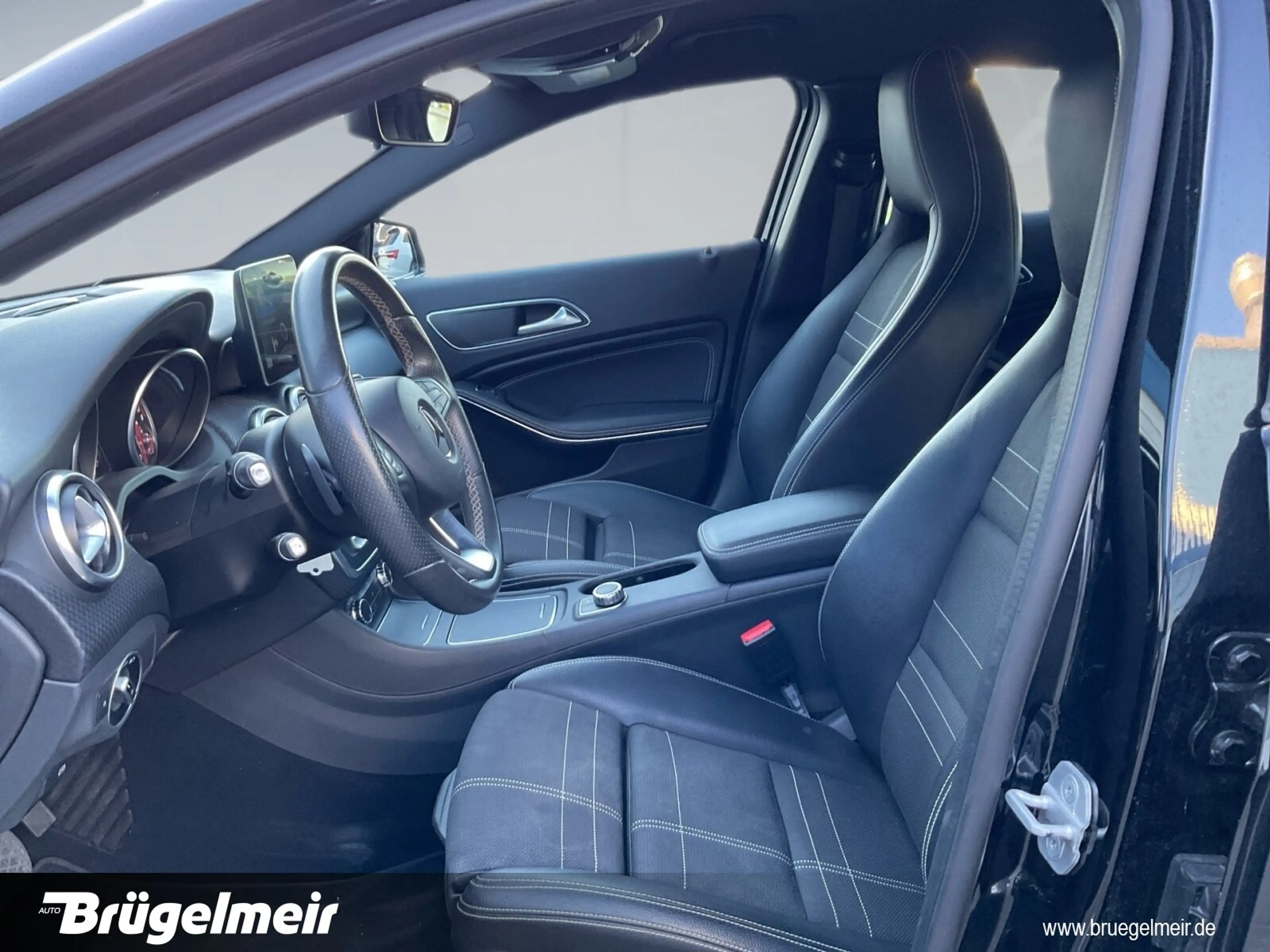 Mercedes-Benz A 200 A 200 Urban Automatik+NAVI+LED+TEILLEDER+SHZ+17" — photo 15