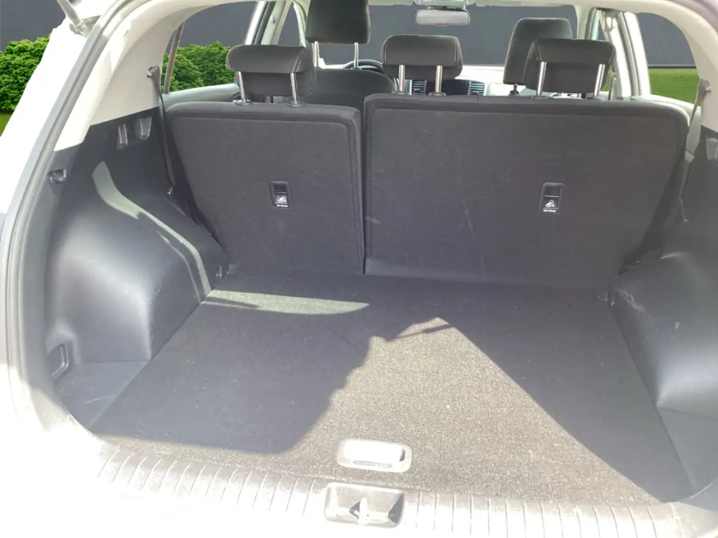 Kia Sportage Vision 2WD 1.6 GDI+Alufelgen+Navi+Klimaautomatik Weiß - 2