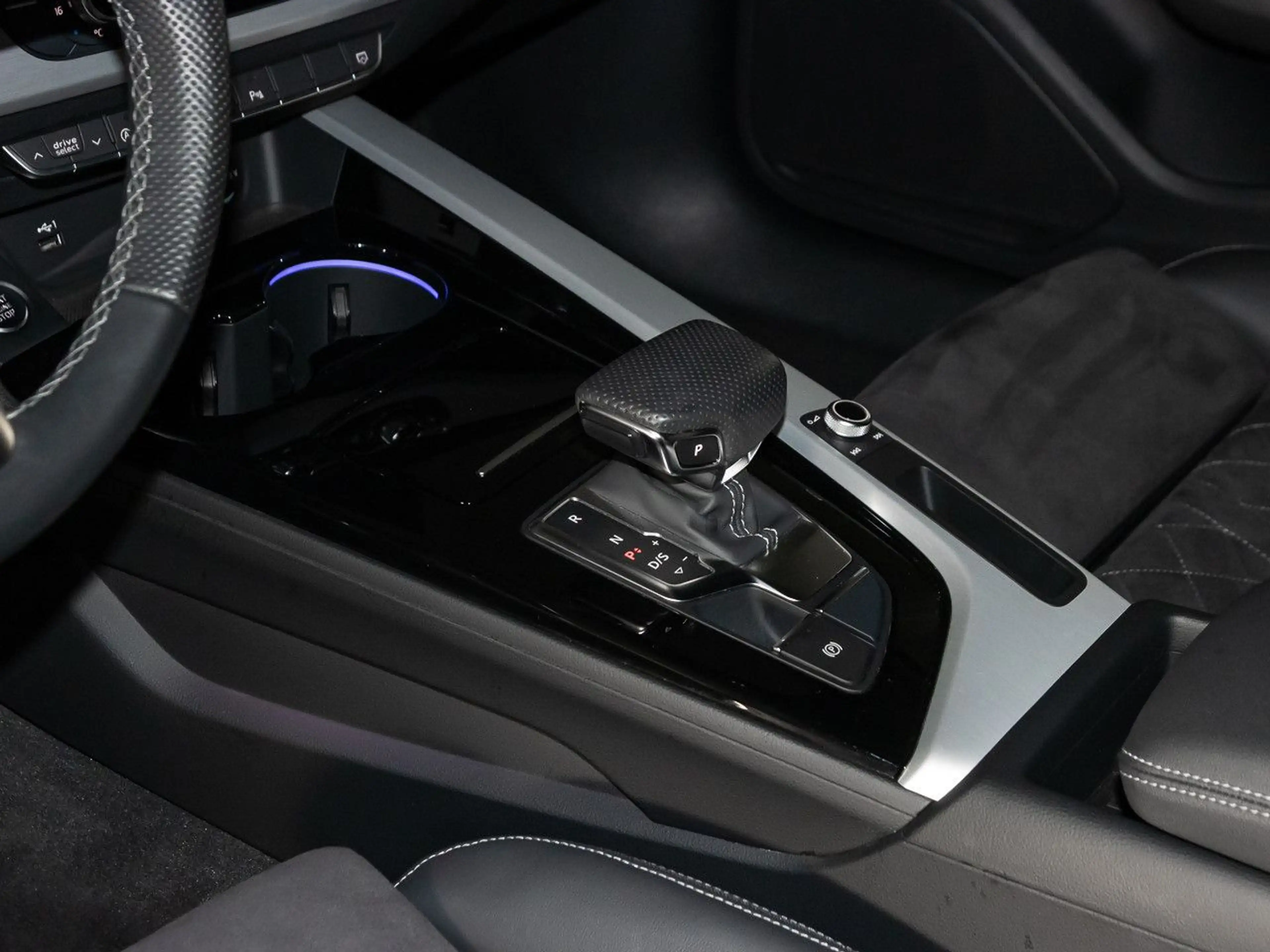 Audi A4 40 TFSI S line Matrix LED ACC Kamera — photo 13