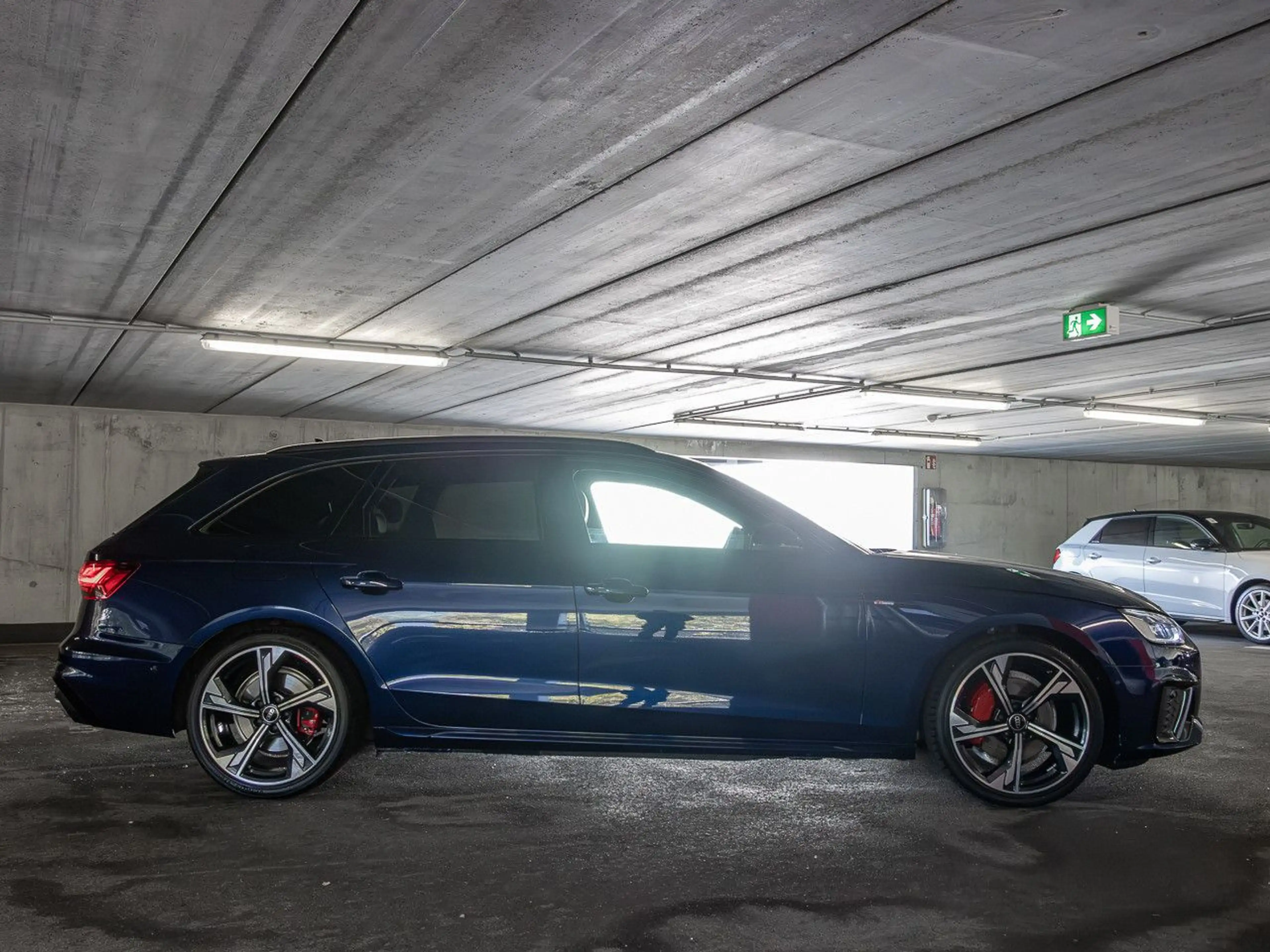 Audi A4 40 TFSI S line Matrix LED ACC Kamera — photo 5