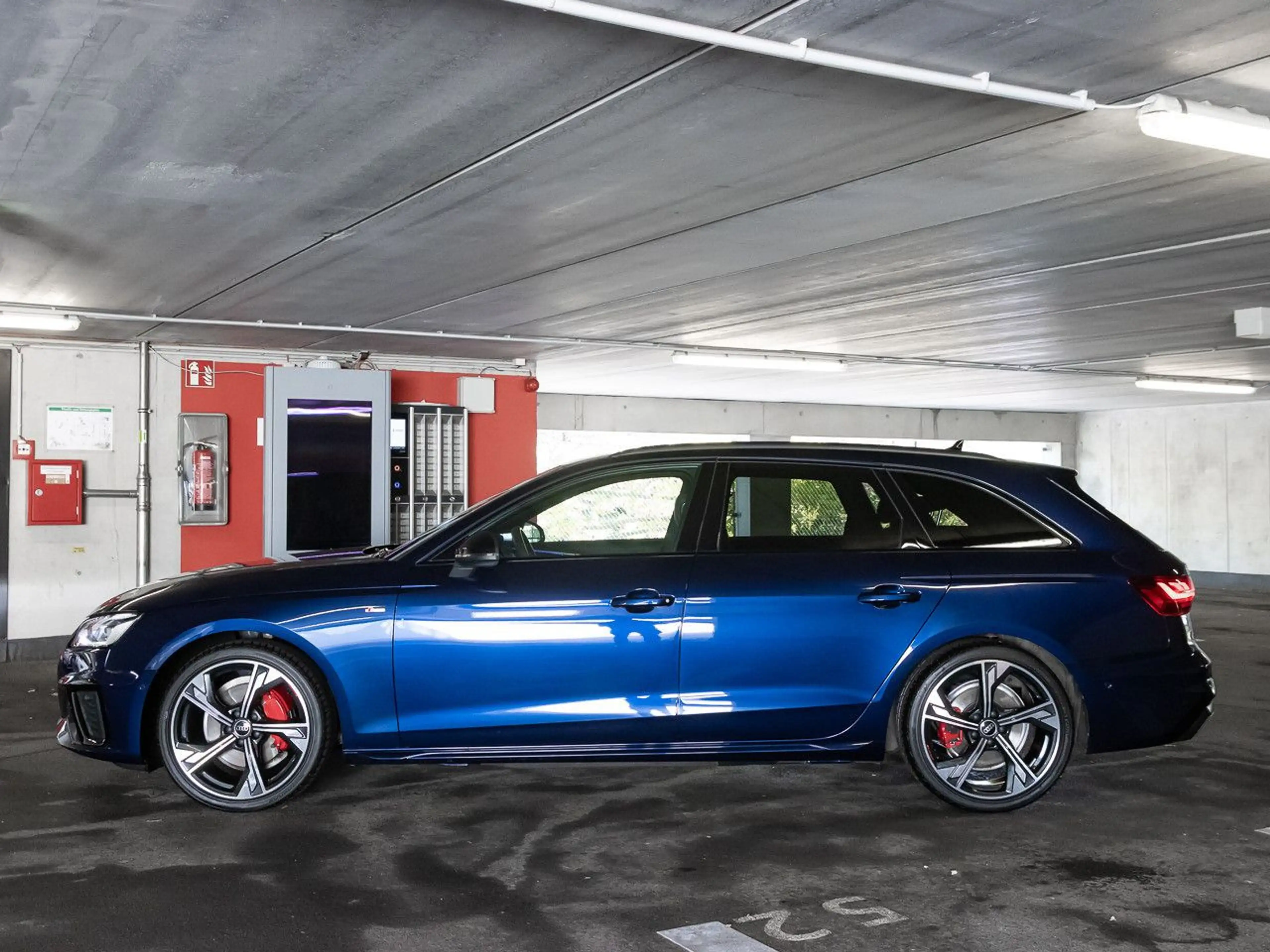 Audi A4 40 TFSI S line Matrix LED ACC Kamera — photo 2