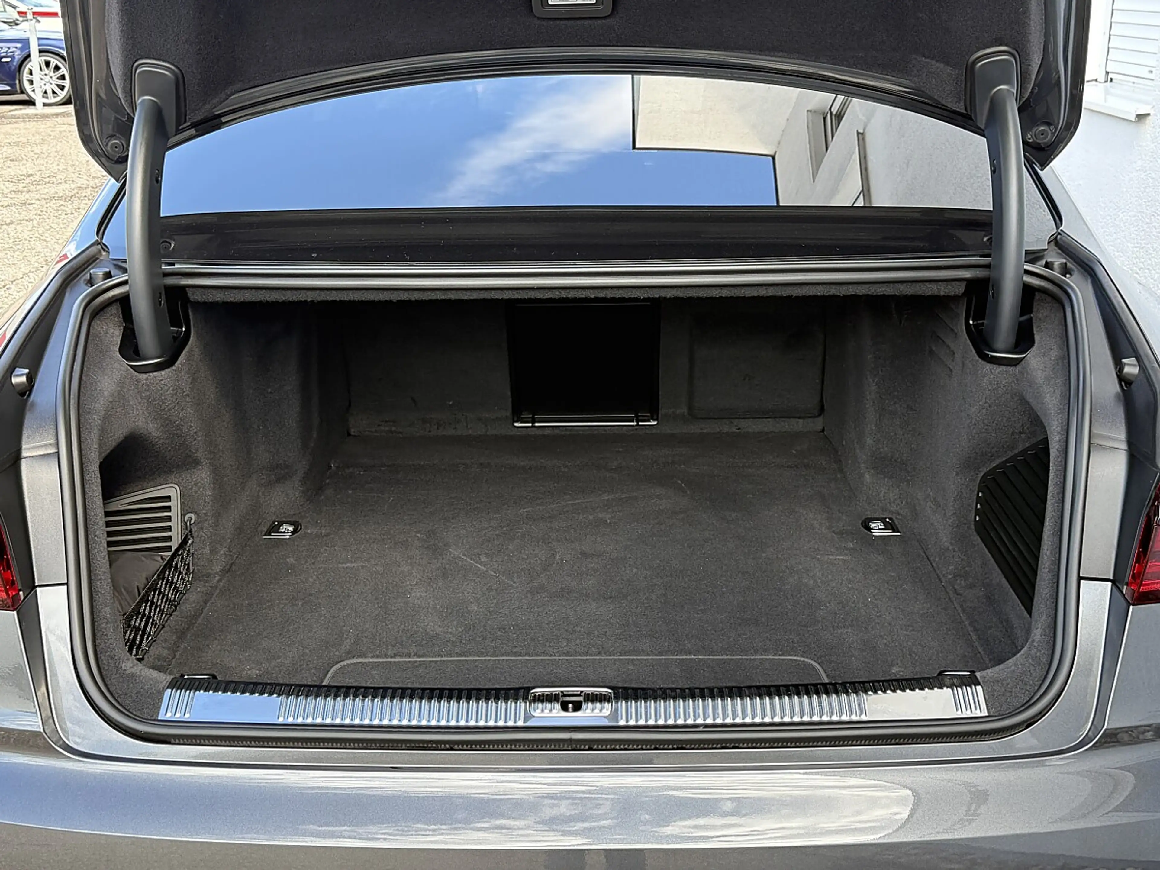 Audi A8 60TFSI e quattro |Panorama| HeadUp |Nachtsicht| — photo 40