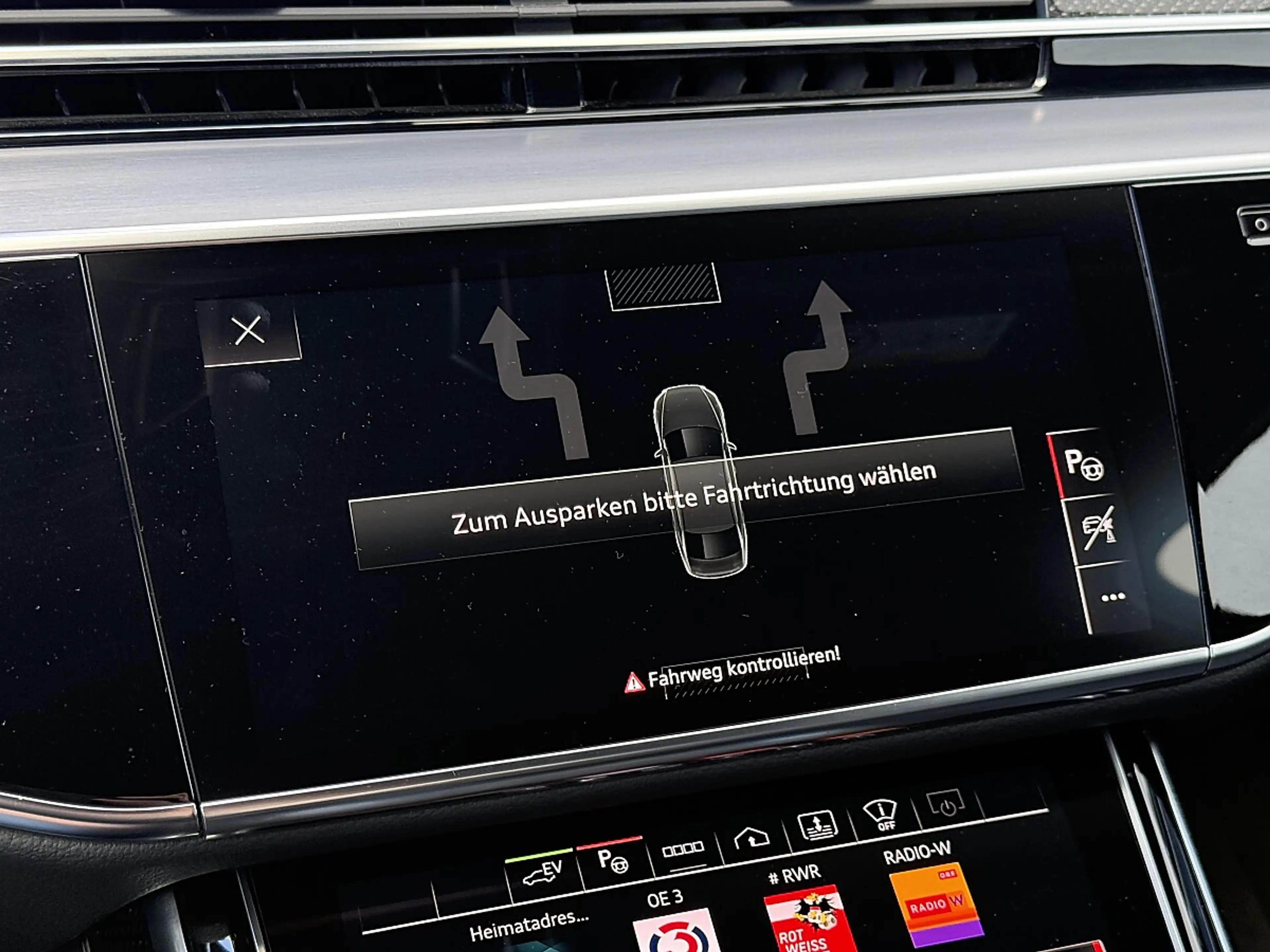 Audi A8 60TFSI e quattro |Panorama| HeadUp |Nachtsicht| — photo 30