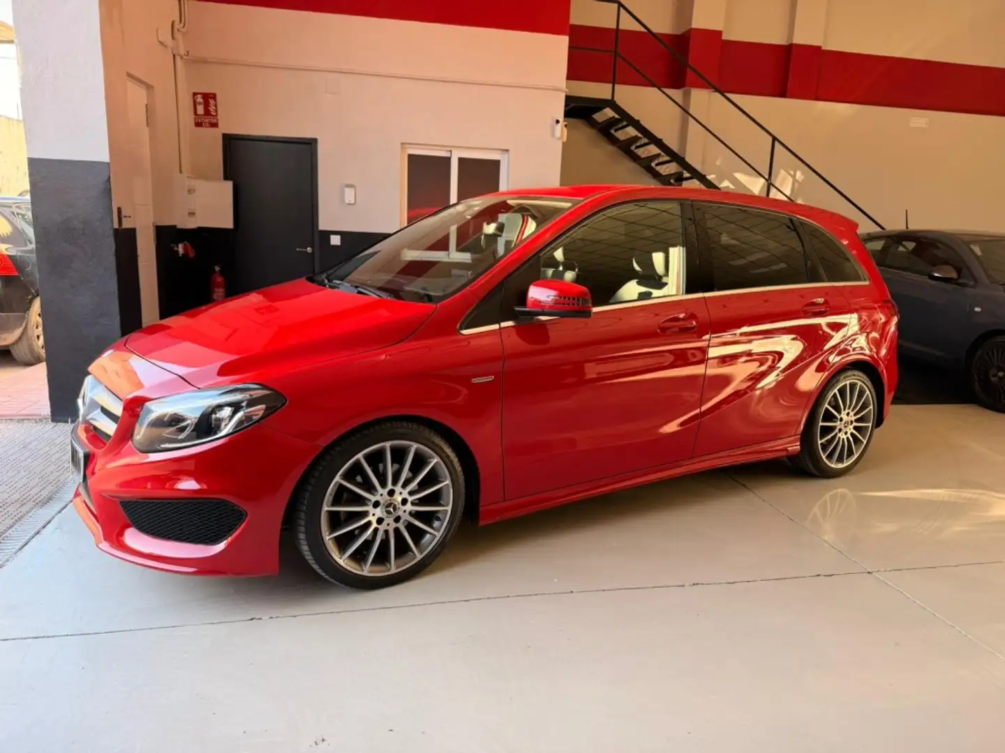 Mercedes-Benz B 200 200d 4MATIC 7G-DCT Rojo - 2