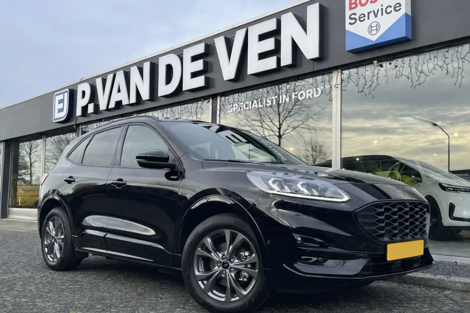 Ford Kuga 2.5 PHEV ST-Line X 225pk/165kW e-CVT Automaat | 20 Schwarz - 1