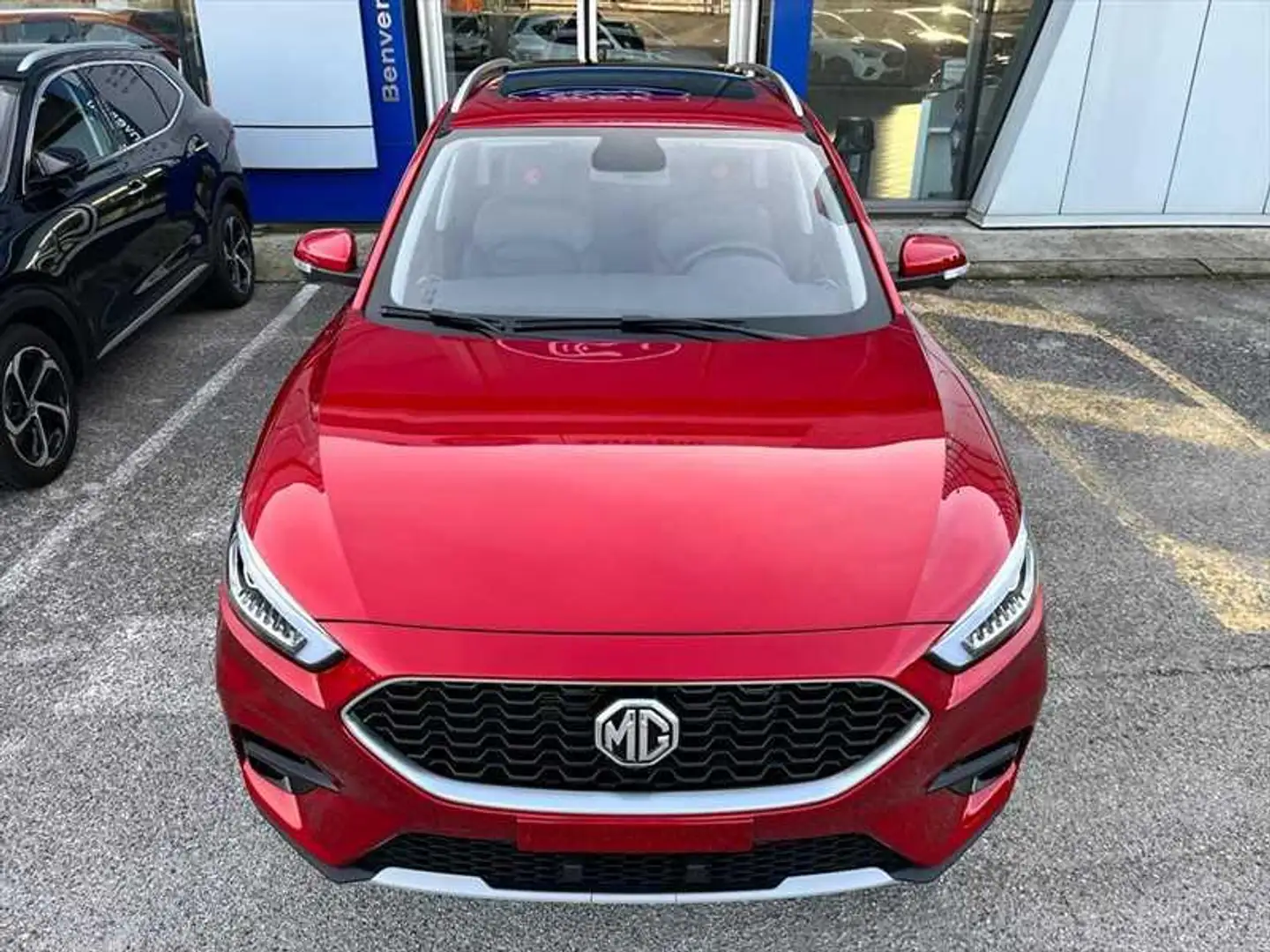 MG ZS 1.0 luxury Red - 2