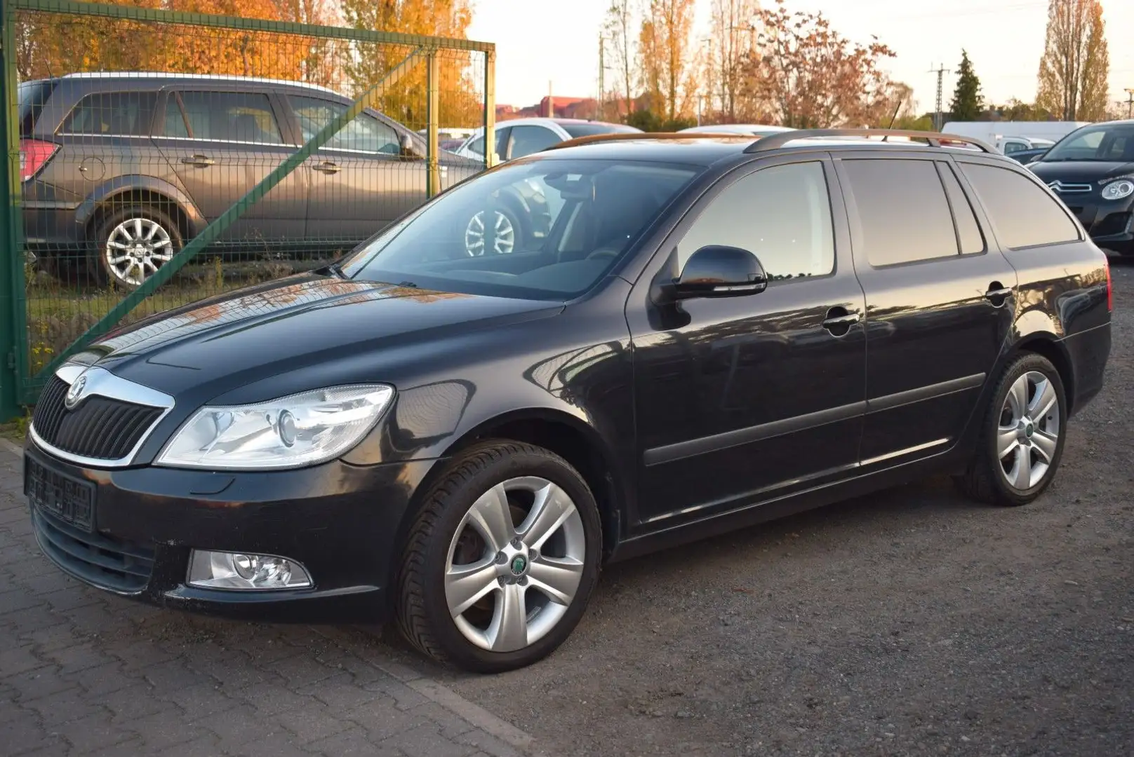 Skoda Octavia 2.0 TDI Ambition Combi Nero - 2