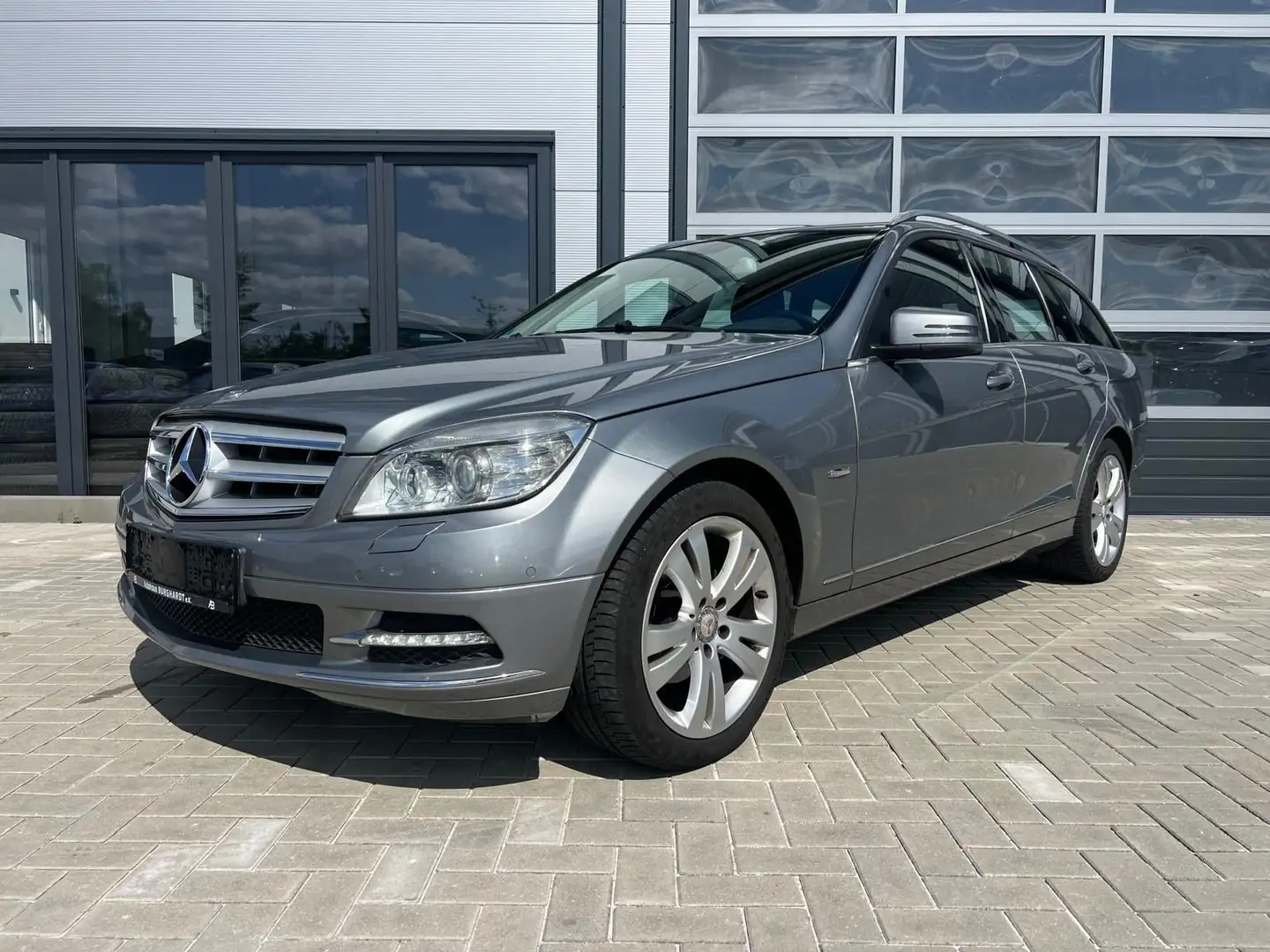 Mercedes-Benz C 180 T CGI Avantgarde PDC/Tempomat/Bi-Xenon Silber - 2