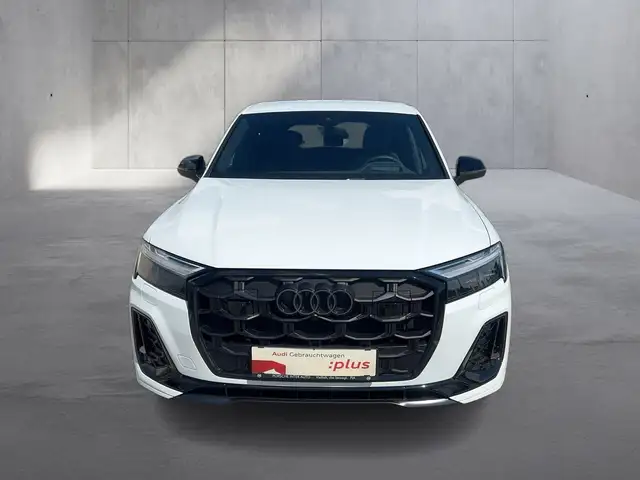 Audi Q7 view 9